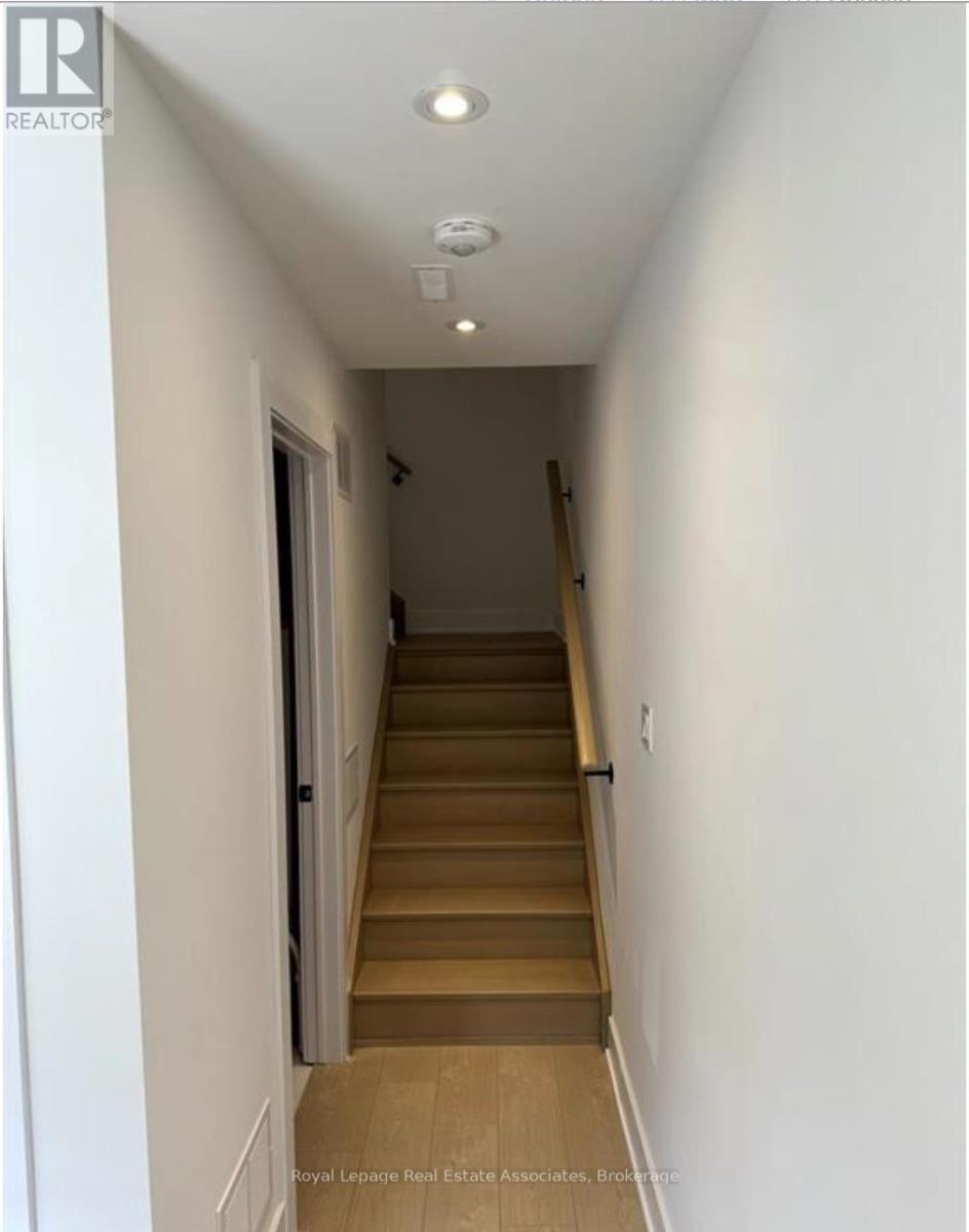 22 Hay Lane, Barrie, Ontario  L9J 0V5 - Photo 3 - S13110866
