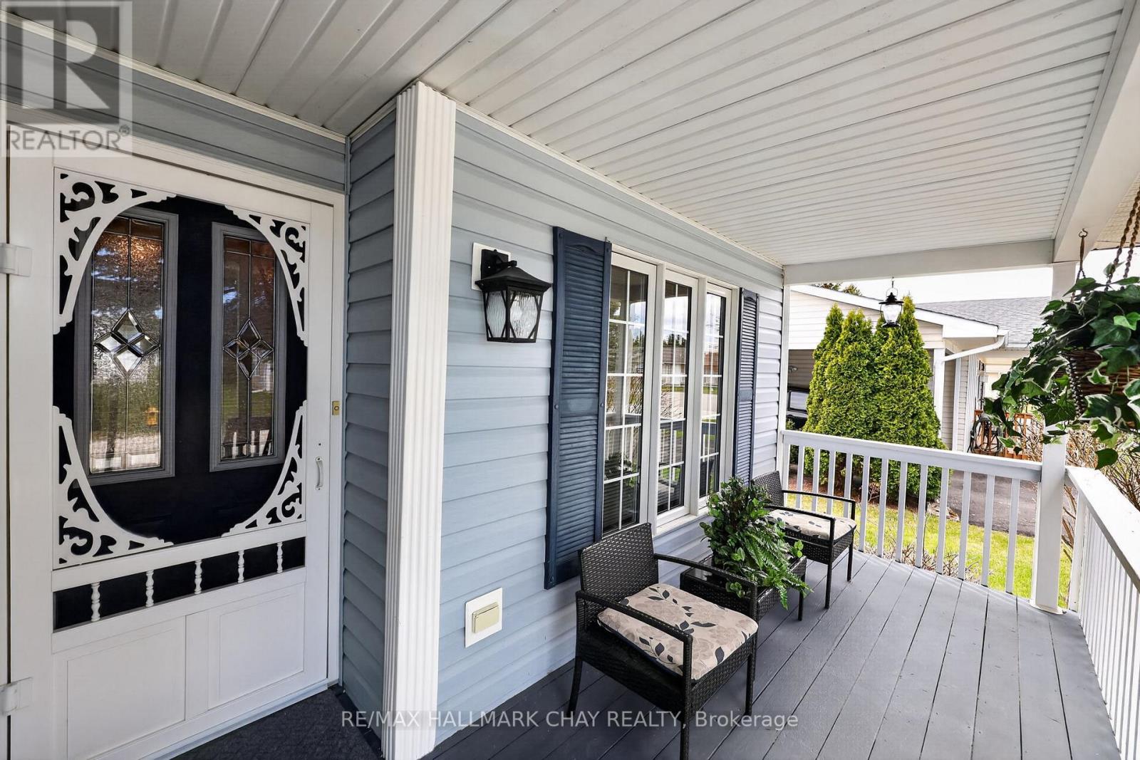 65 Pennsylvania Avenue, Wasaga Beach, Ontario  L9Z 3A8 - Photo 2 - S13111100