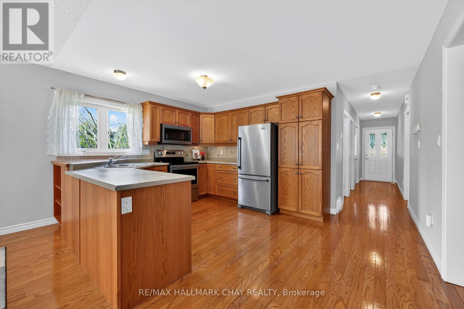 65 Pennsylvania Avenue, Wasaga Beach, Ontario  L9Z 3A8 - Photo 3 - S13111100