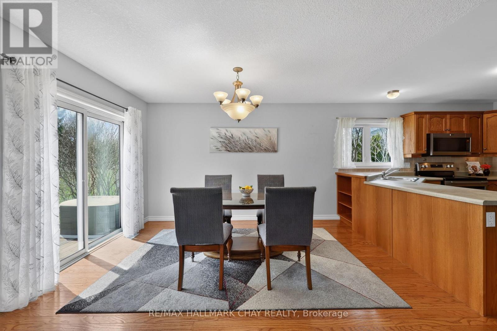 65 Pennsylvania Avenue, Wasaga Beach, Ontario  L9Z 3A8 - Photo 7 - S13111100