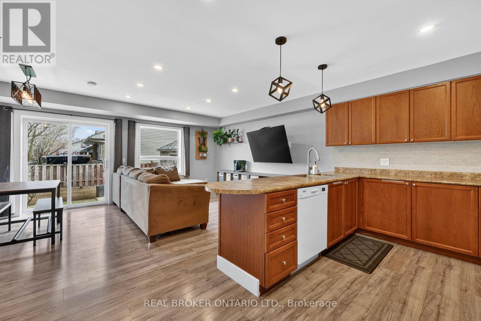 131 James Street E, Orillia, Ontario  L3V 1L7 - Photo 4 - S13111130
