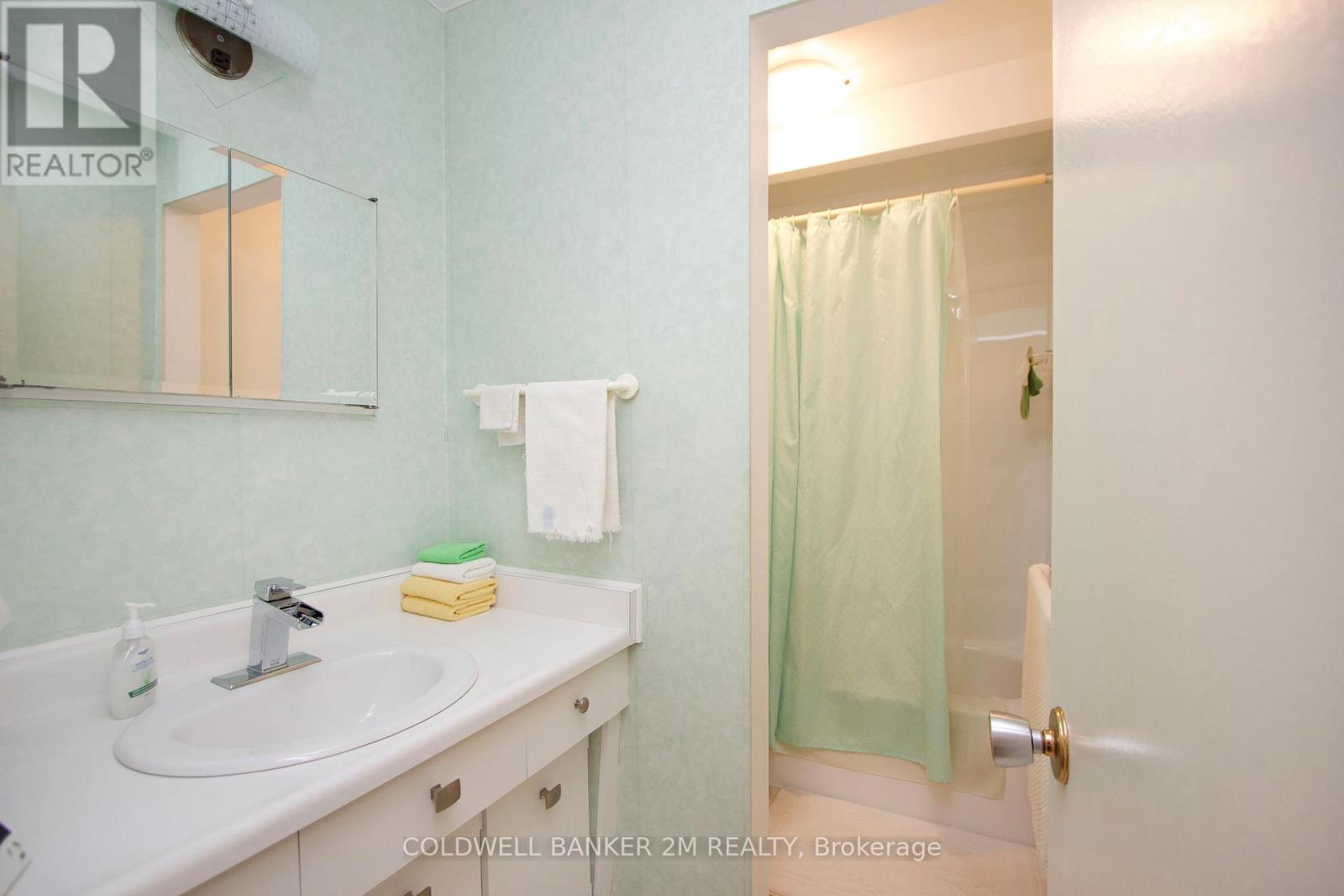 315 Durham Court, Oshawa, Ontario  L1J 5R5 - Photo 21 - E13110432