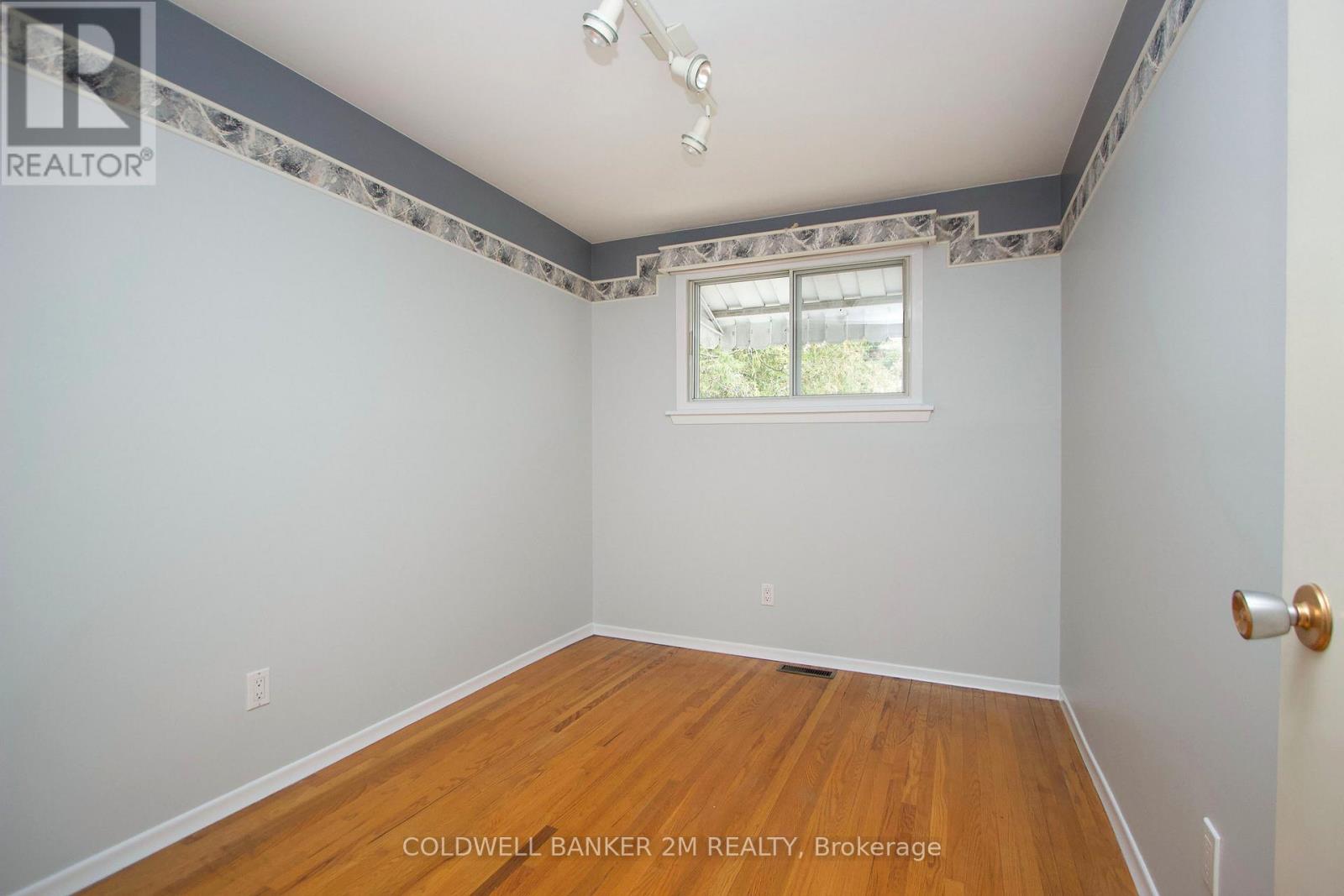 315 Durham Court, Oshawa, Ontario  L1J 5R5 - Photo 17 - E13110432