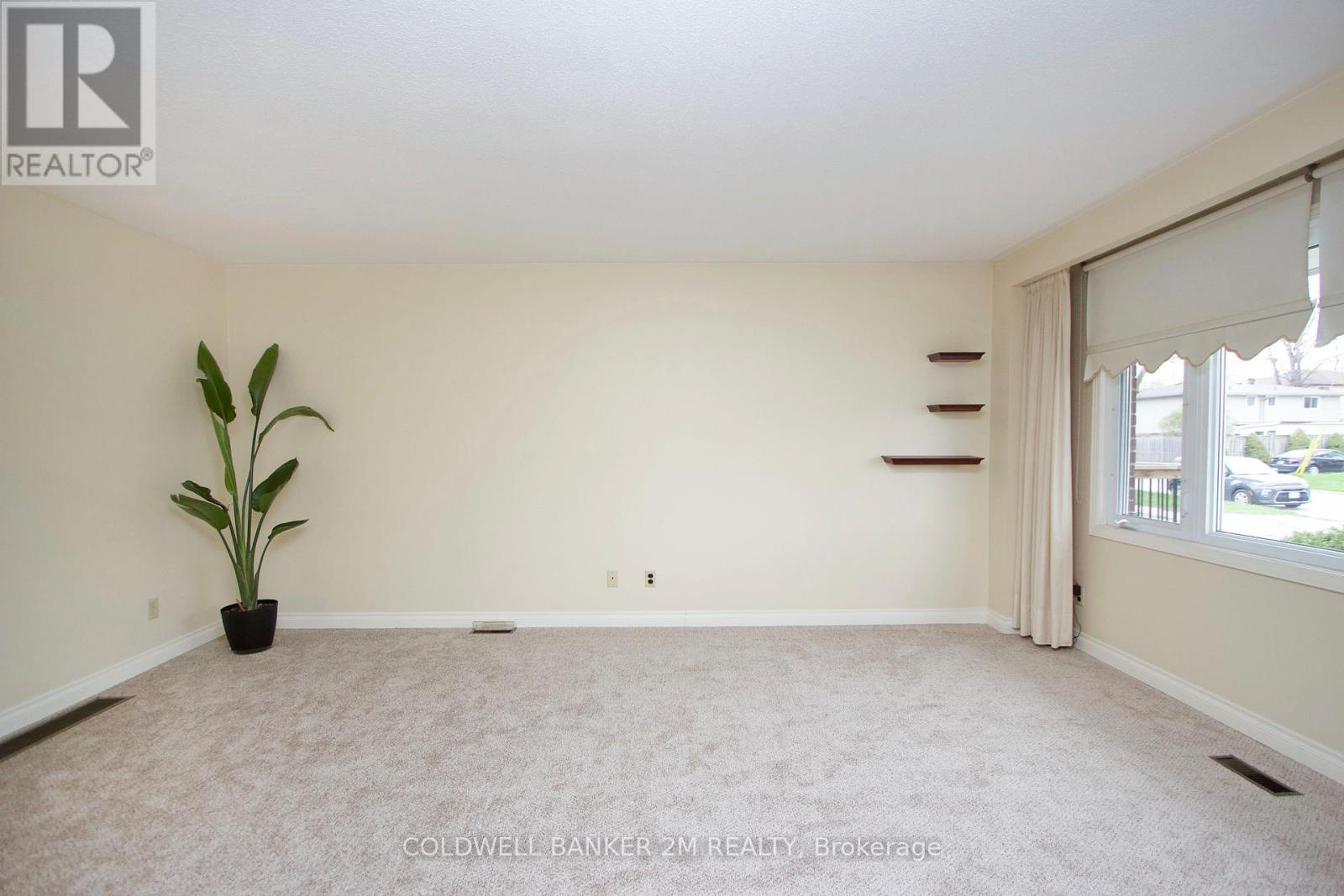 315 Durham Court, Oshawa, Ontario  L1J 5R5 - Photo 8 - E13110432