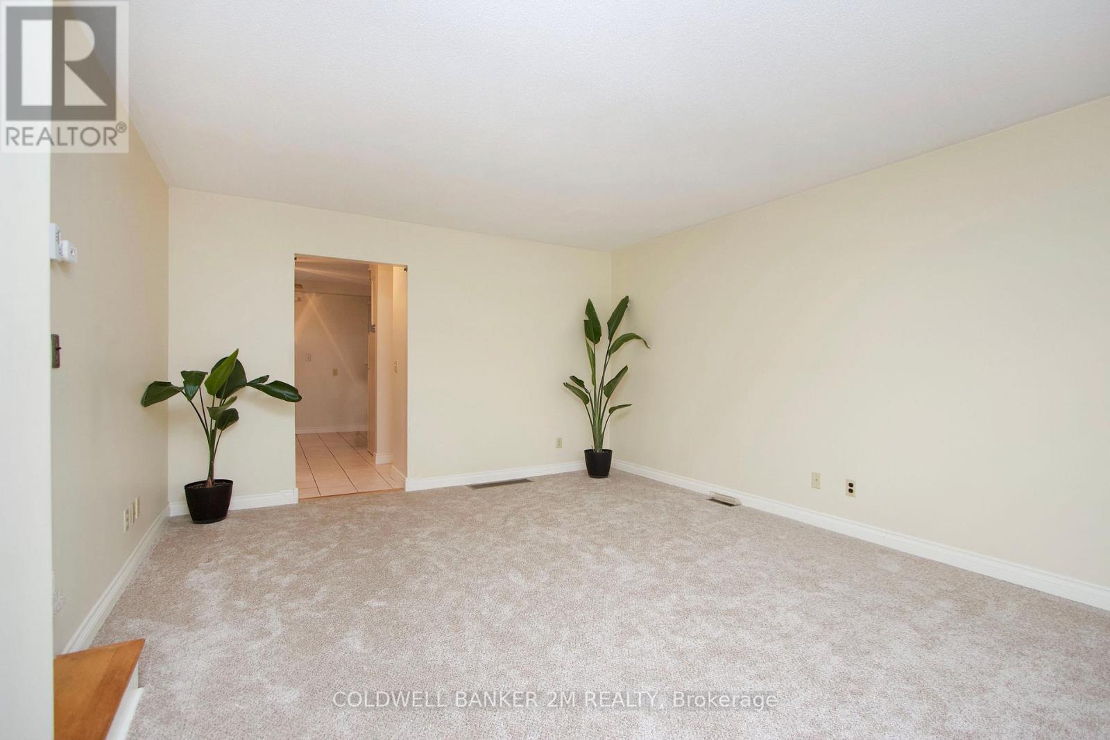 315 Durham Court, Oshawa, Ontario  L1J 5R5 - Photo 6 - E13110432