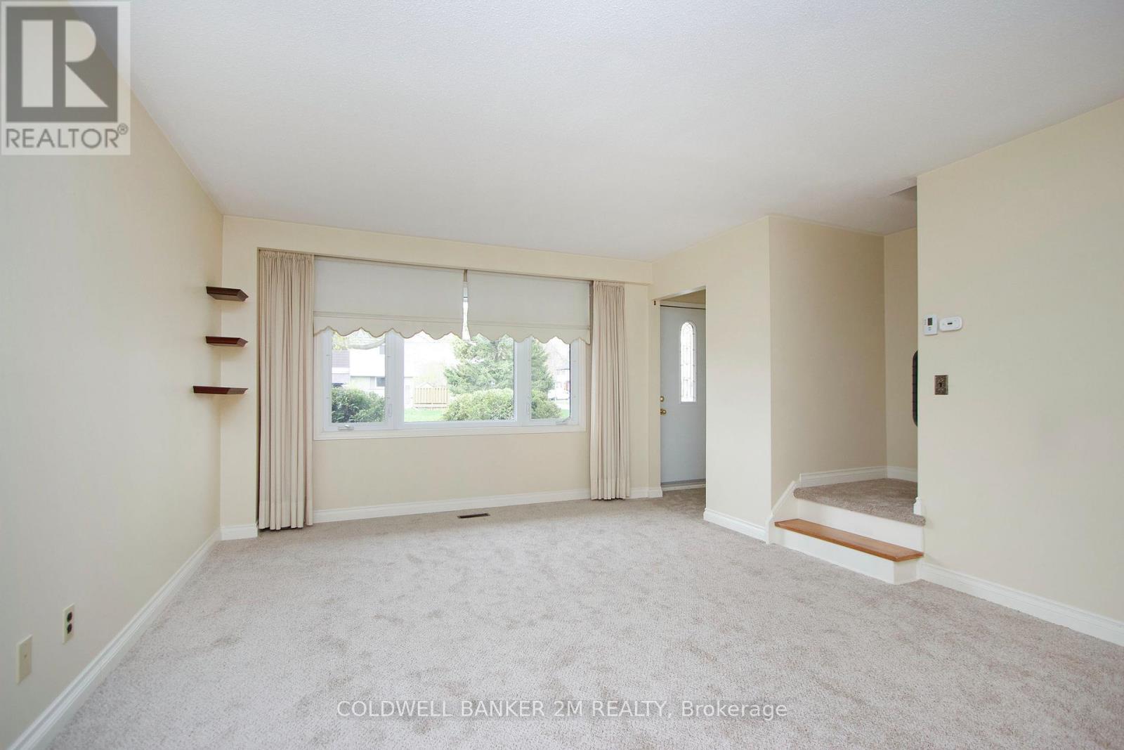 315 Durham Court, Oshawa, Ontario  L1J 5R5 - Photo 7 - E13110432