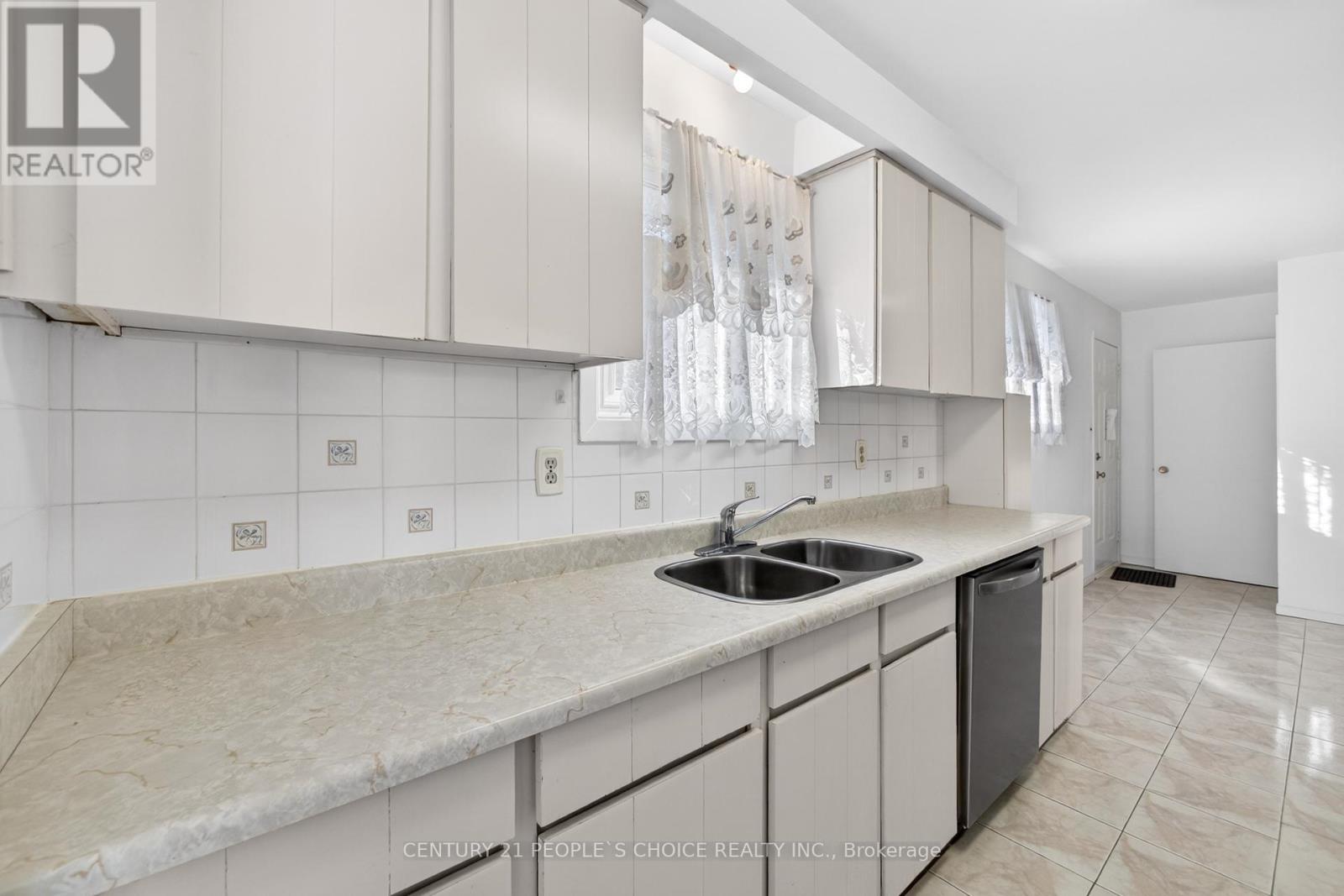 3404 Monica Drive, Mississauga, Ontario  L4T 3E7 - Photo 15 - W13110958