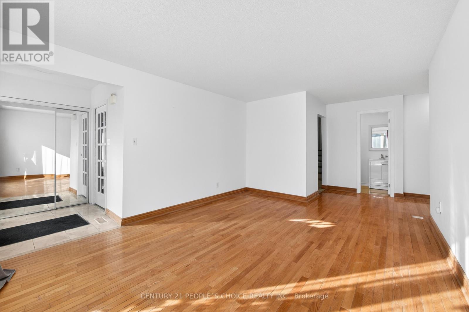 3404 Monica Drive, Mississauga, Ontario  L4T 3E7 - Photo 5 - W13110958
