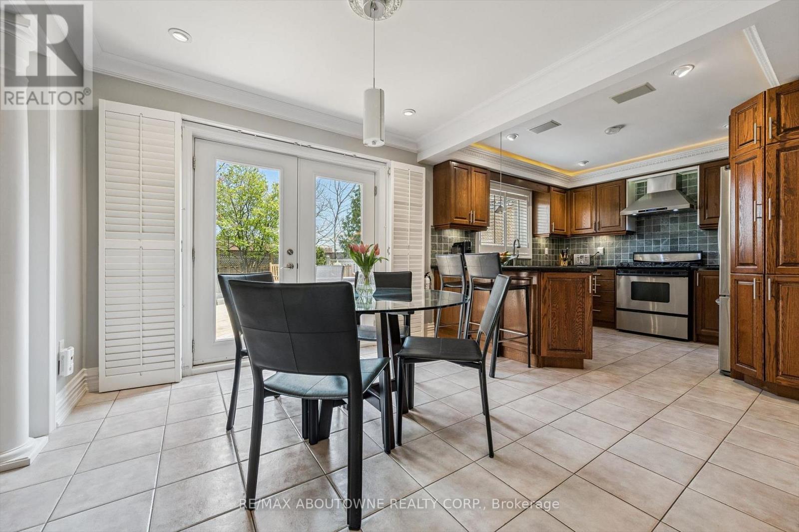 154 Howell Road, Oakville, Ontario  L6H 5Z2 - Photo 13 - W13110996