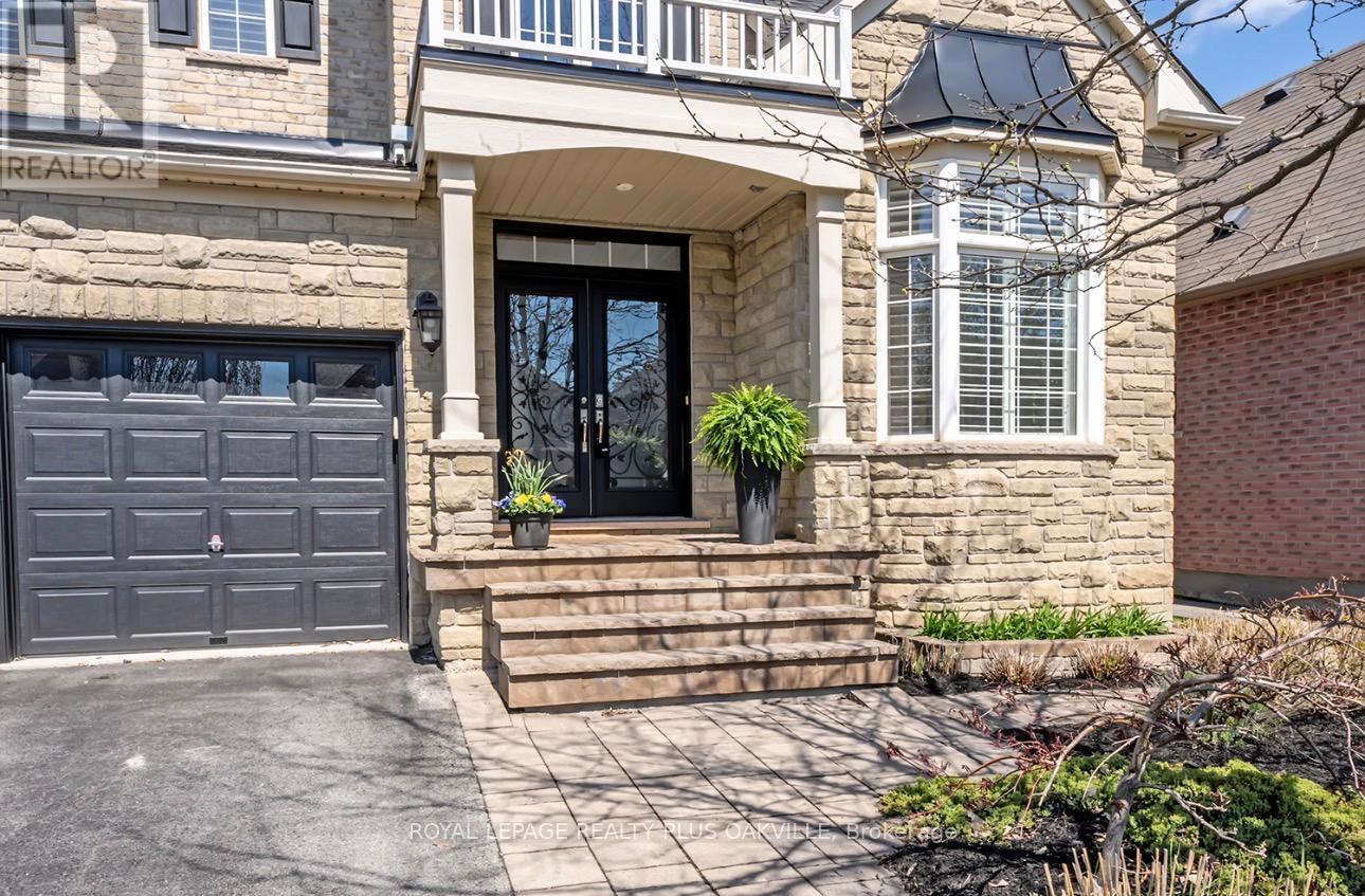 3339 Skipton Lane, Oakville, Ontario  L6M 0K3 - Photo 2 - W13111170