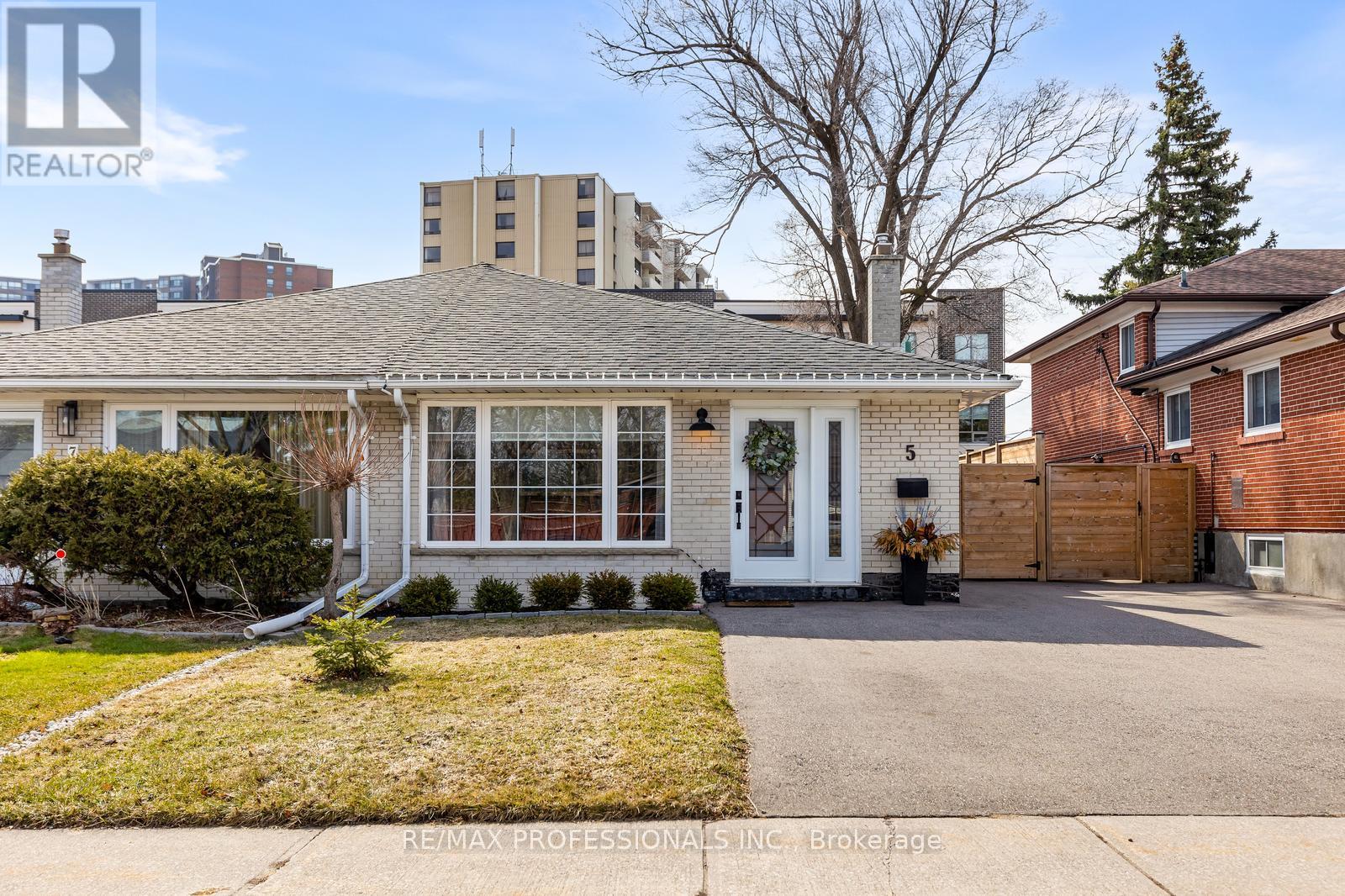 5 BIRGITTA CRESCENT, Toronto, Ontario