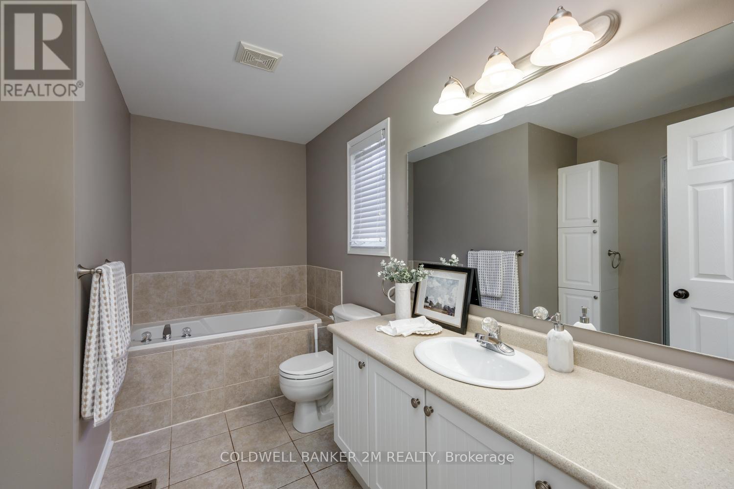 1904 Clearwater Court, Oshawa, Ontario L1K 2Z6 - Photo 22 - E13111276