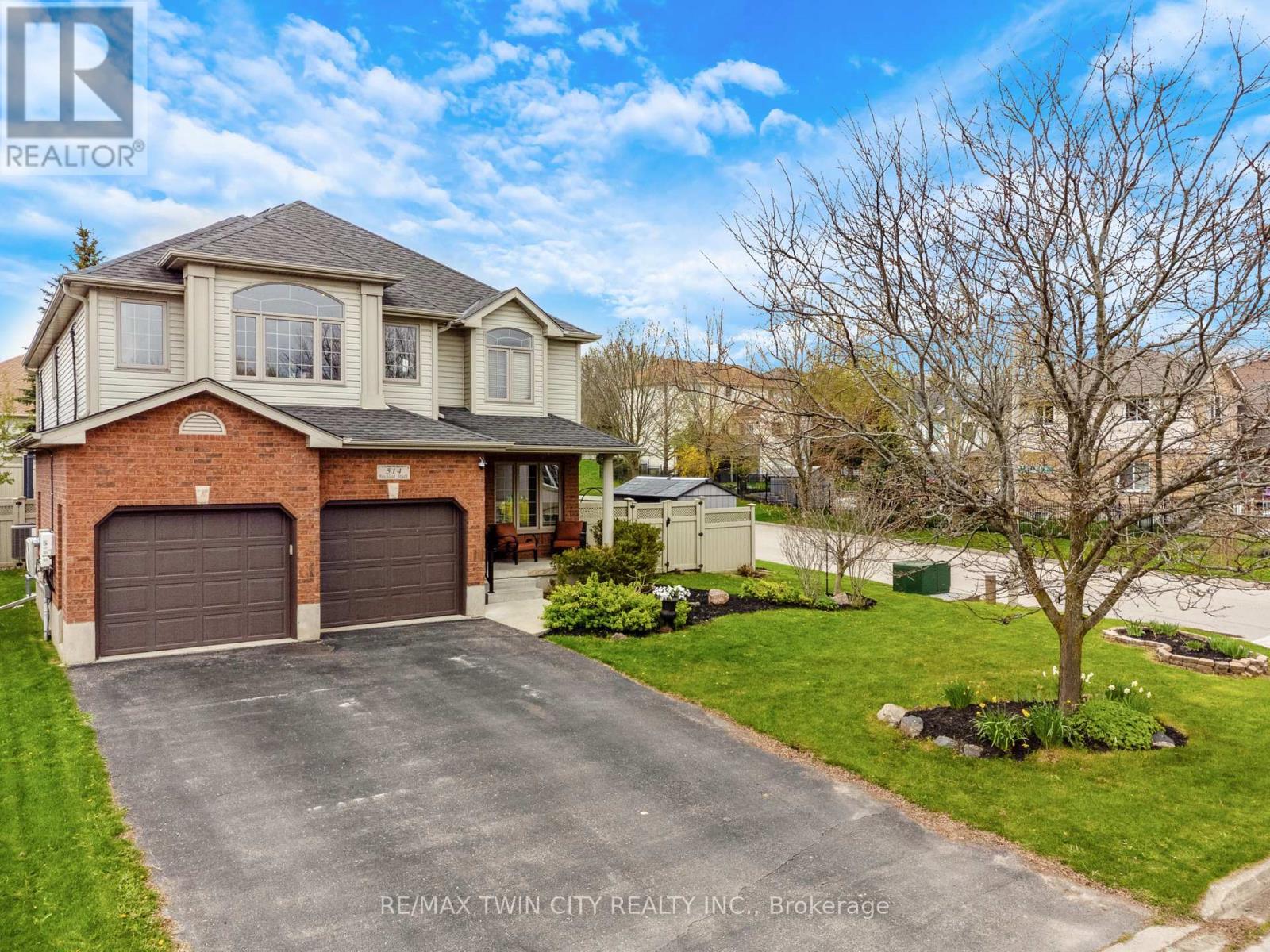 514 Birchleaf Walk, Waterloo, Ontario  N2T 2W5 - Photo 2 - X13110990