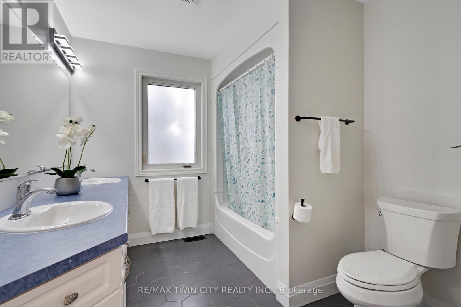 514 Birchleaf Walk, Waterloo, Ontario  N2T 2W5 - Photo 36 - X13110990