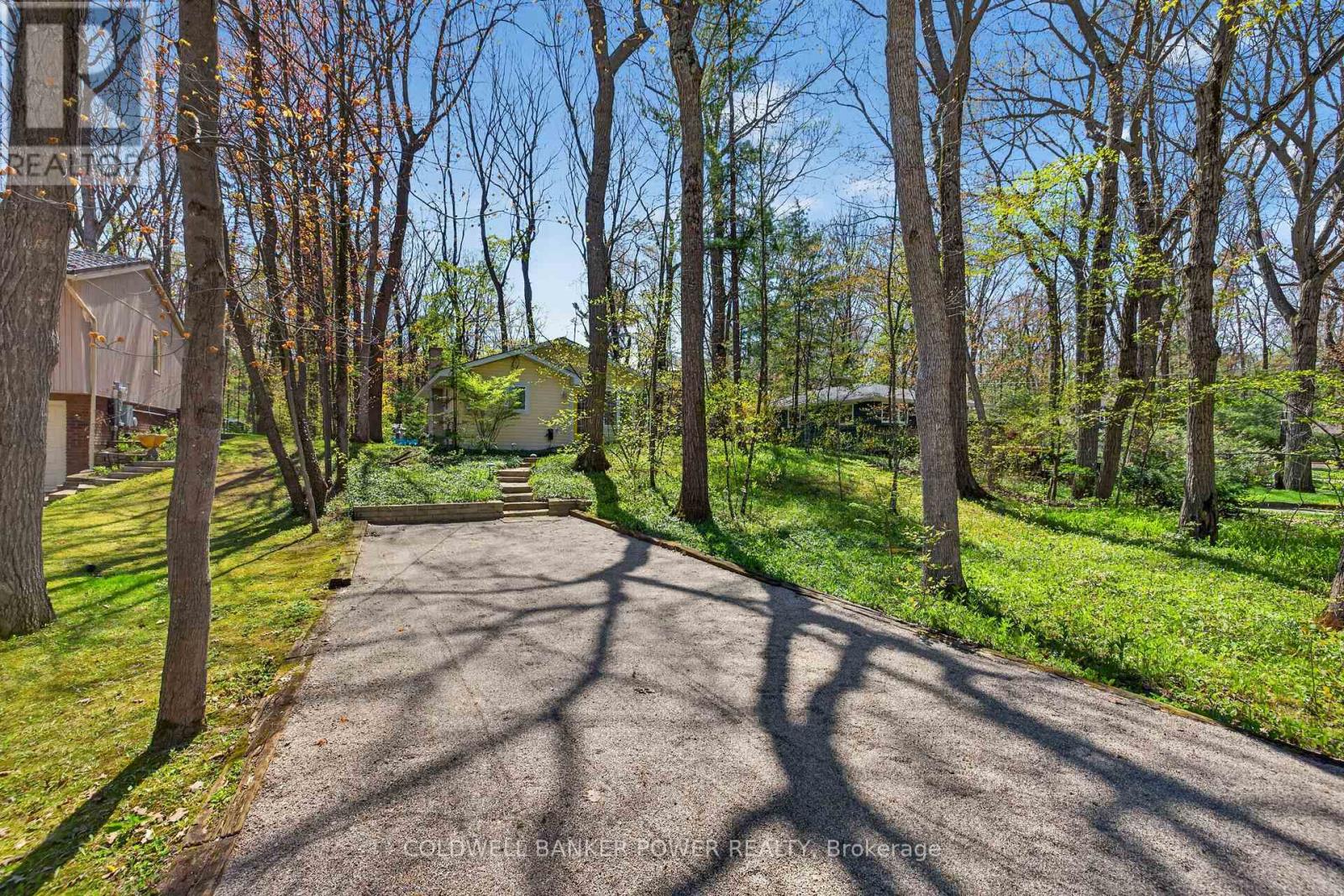 10355 Alison Avenue, Lambton Shores, Ontario  N0M 1T0 - Photo 4 - X13111352