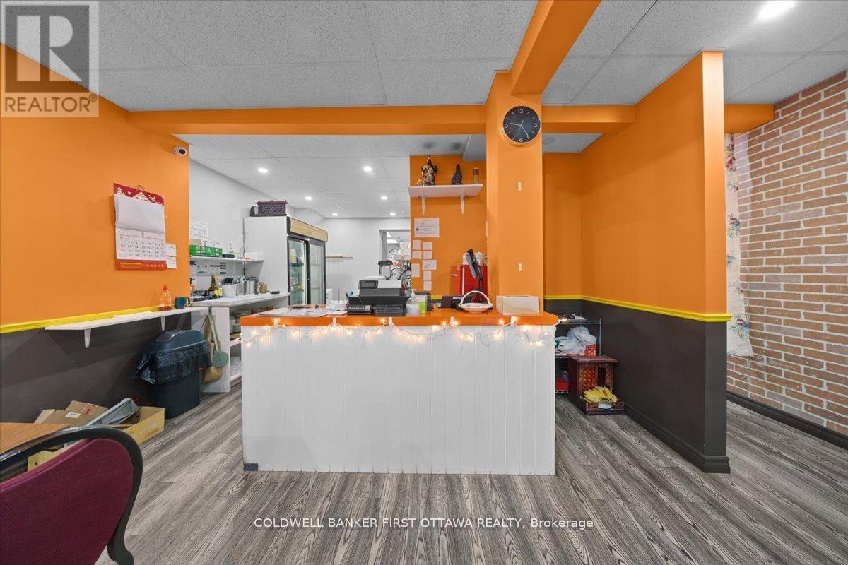 827 Somerset Street W, Ottawa, Ontario  K1R 6R4 - Photo 10 - X13111302