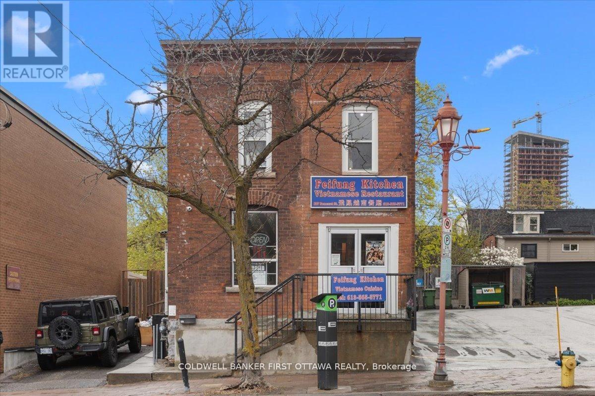 827 SOMERSET STREET W, Ottawa, Ontario