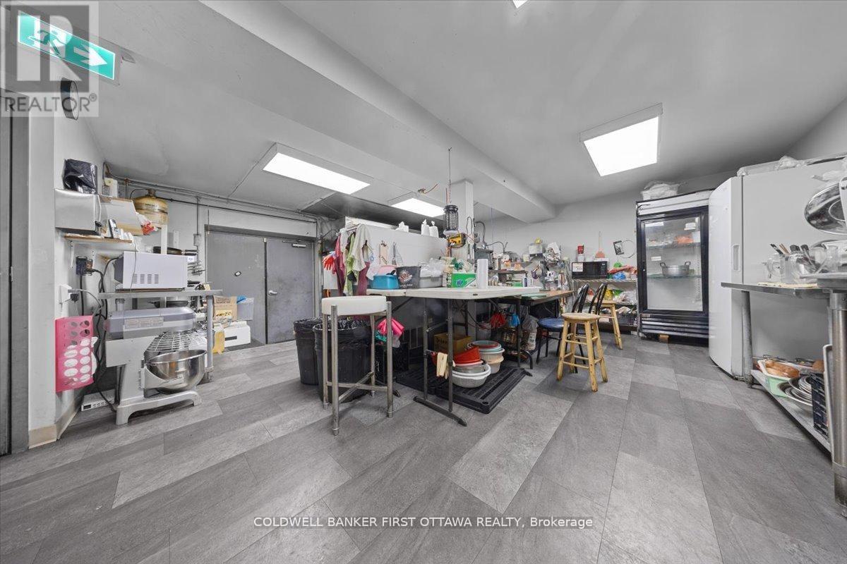 827 Somerset Street W, Ottawa, Ontario  K1R 6R4 - Photo 6 - X13111330
