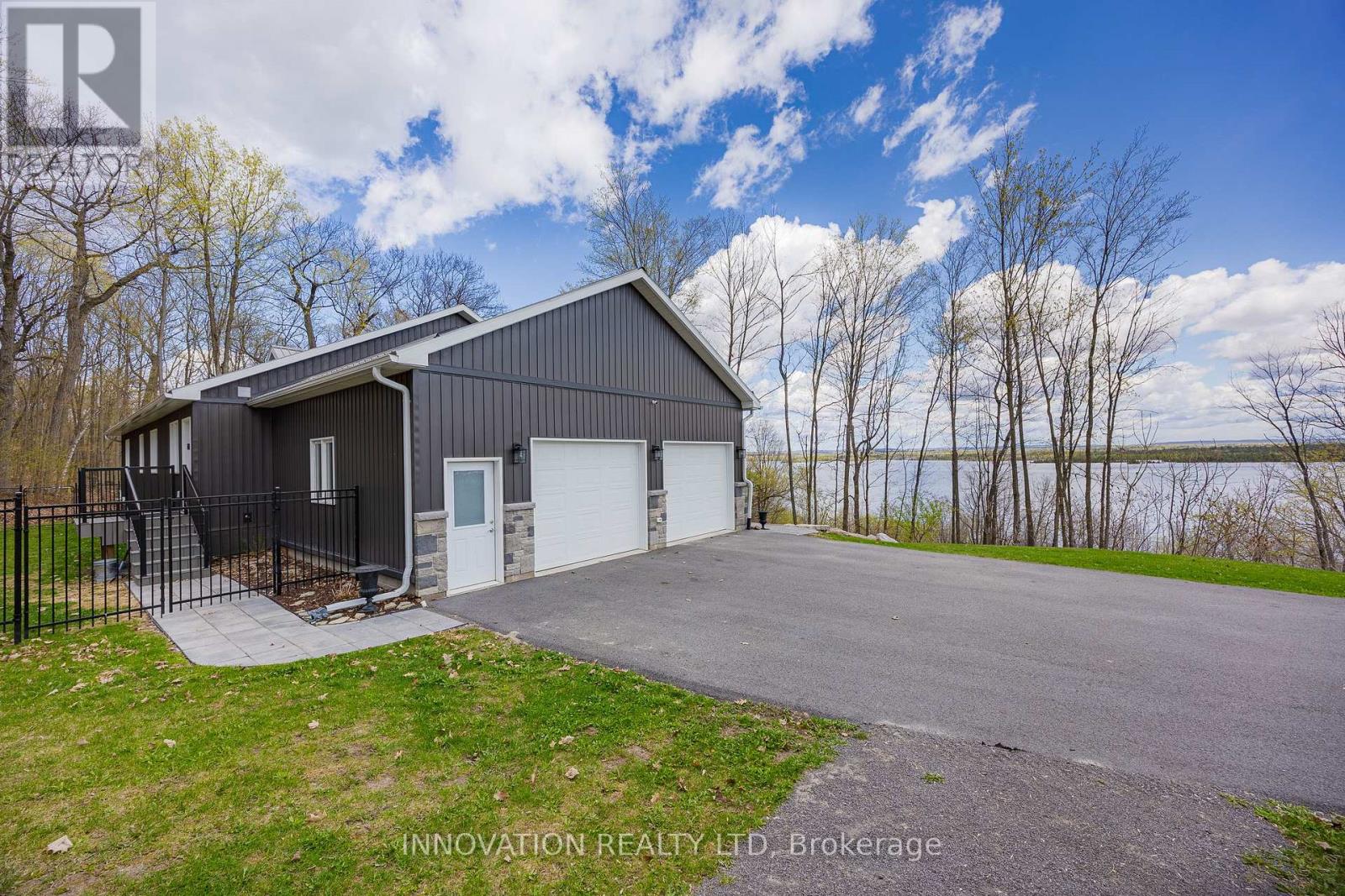 731 Usborne Street, Mcnab/braeside, Ontario  K0A 1G0 - Photo 12 - X13111374