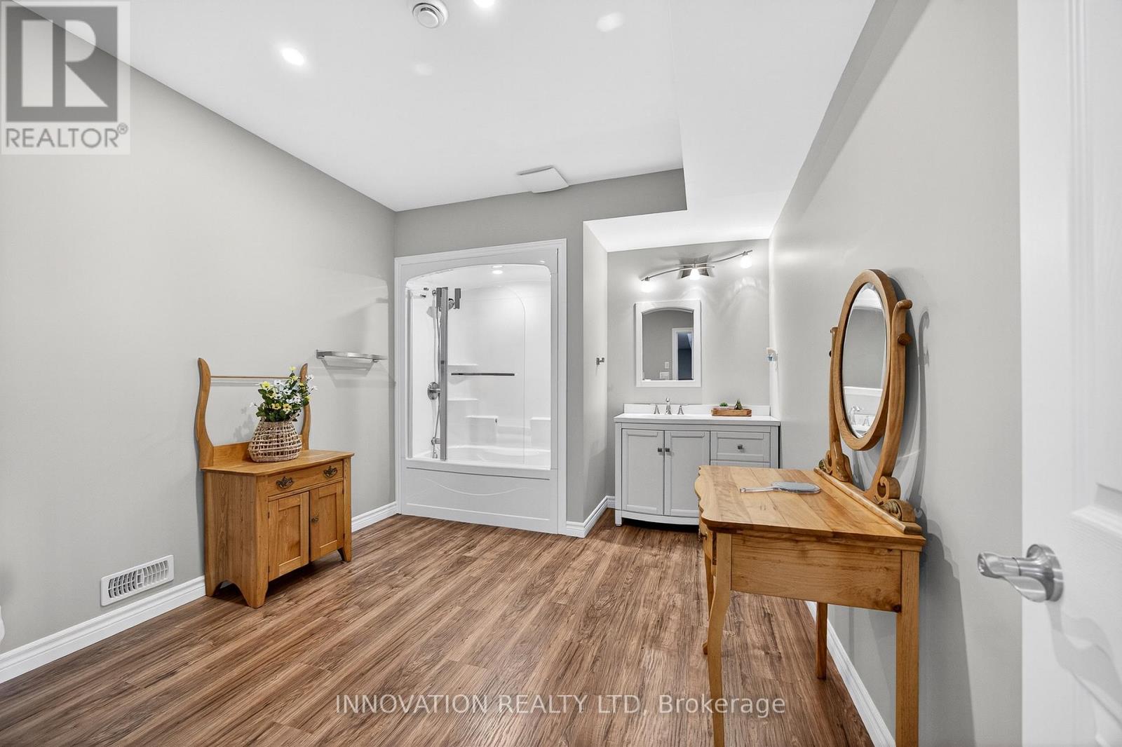 731 Usborne Street, Mcnab/braeside, Ontario  K0A 1G0 - Photo 45 - X13111374