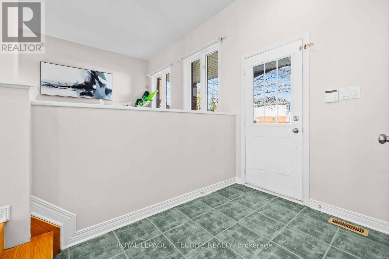 4 Tamarack Place N, Ottawa, Ontario  K2J 4R3 - Photo 2 - X13111438