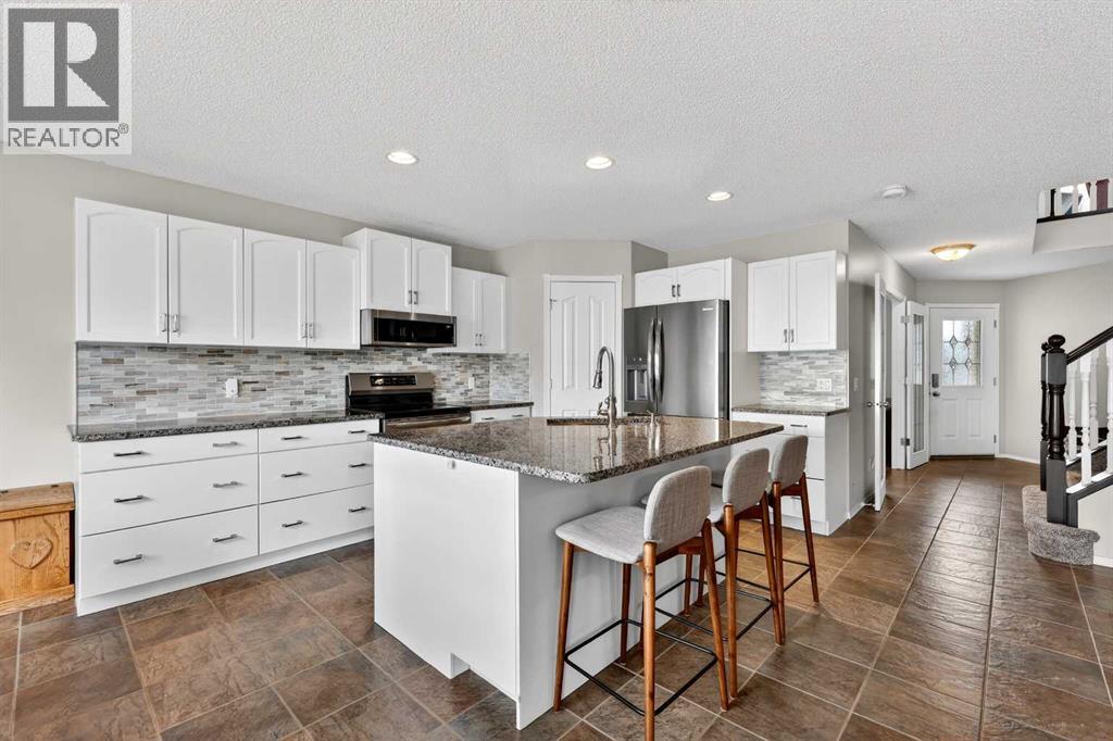 133 Cove Court, Chestermere, Alberta  T1X 1J4 - Photo 9 - A2309702