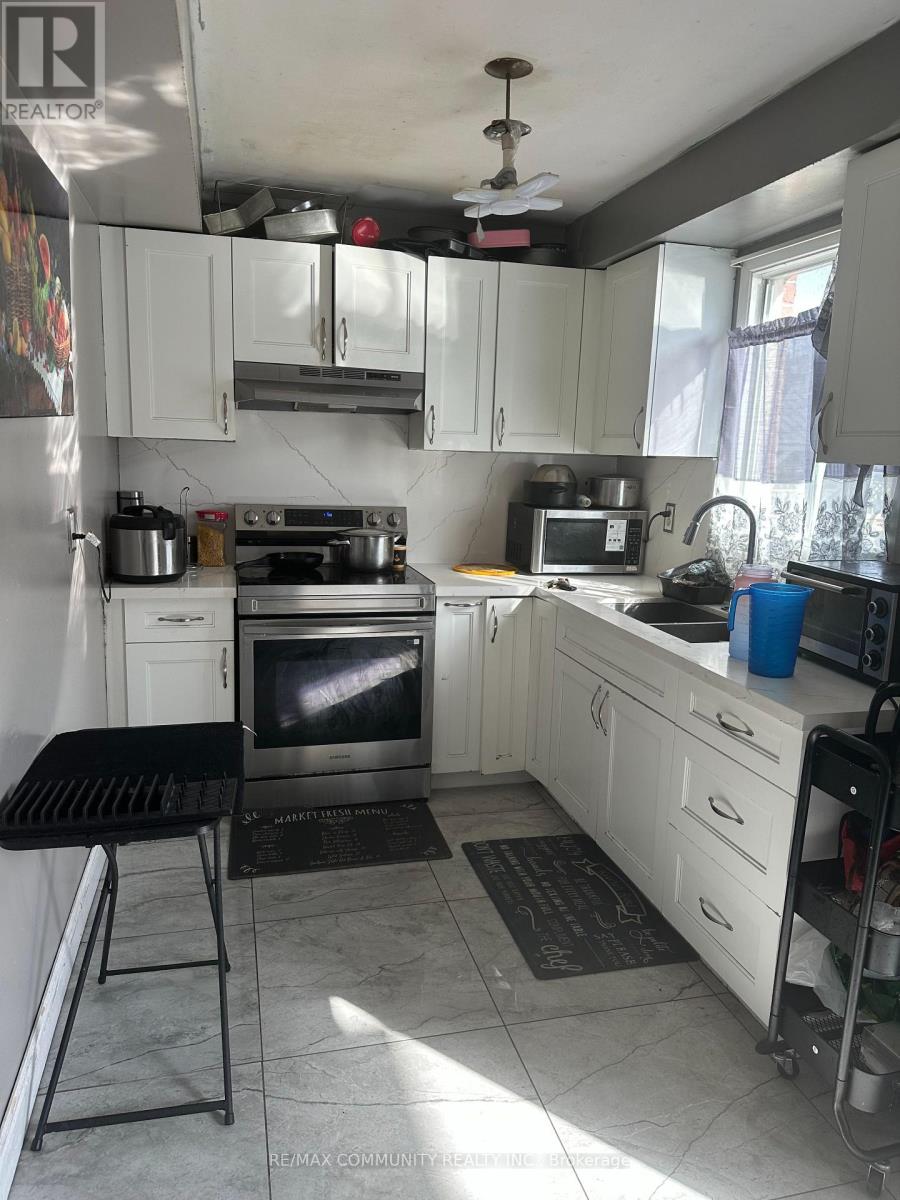53 Lady Bower Crescent, Toronto, Ontario  M1B 4R3 - Photo 2 - E13110782