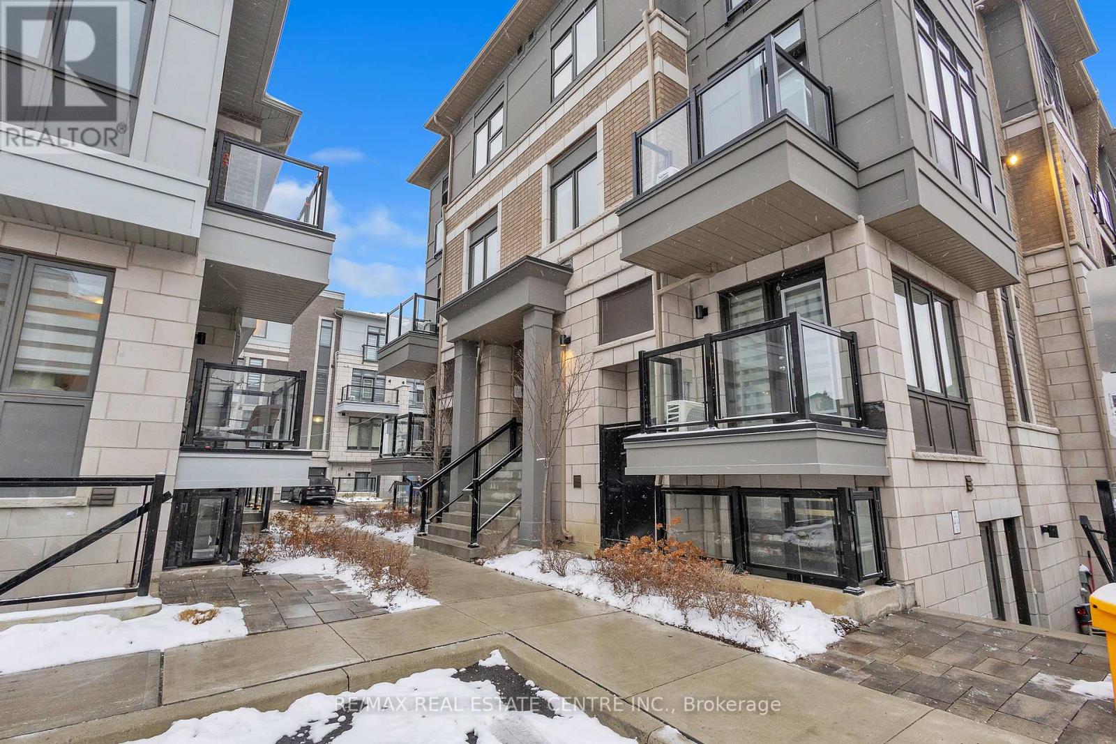 G32 (312) - 10 Halliford Place, Brampton, Ontario  L6P 0N5 - Photo 1 - W12967296
