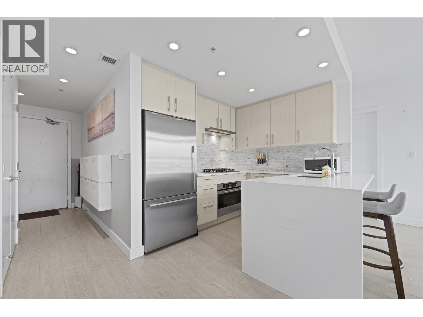 404 518 Whiting Way, Coquitlam, British Columbia  V3J 0H7 - Photo 3 - R3121801