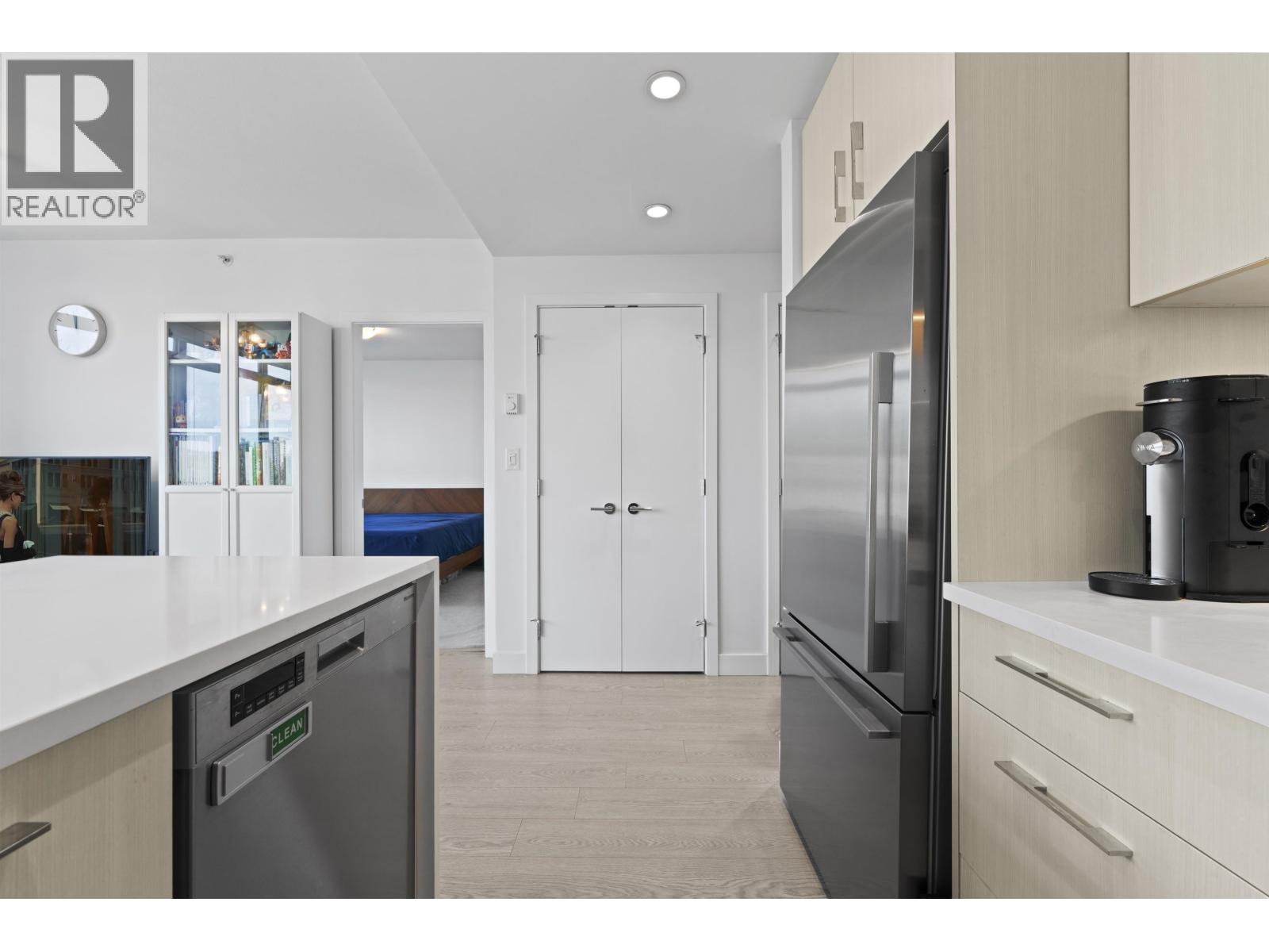 404 518 Whiting Way, Coquitlam, British Columbia  V3J 0H7 - Photo 6 - R3121801
