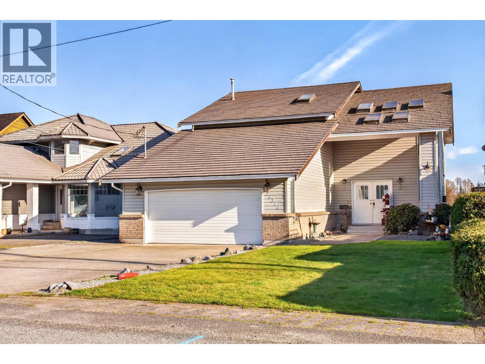 20346 Wharf Street, Maple Ridge, British Columbia  V2X 1Z3 - Photo 1 - R3110255