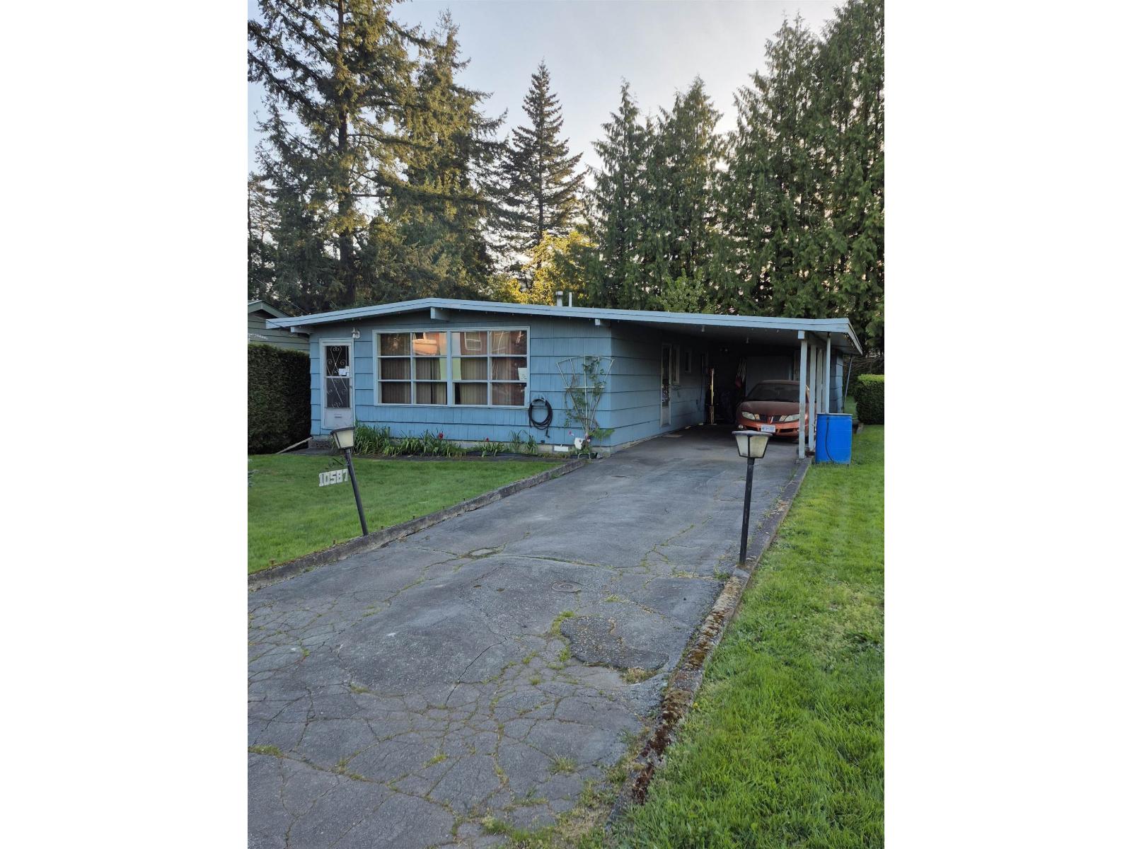10587 138a Street, Surrey, British Columbia  V3T 4L2 - Photo 1 - R3121649