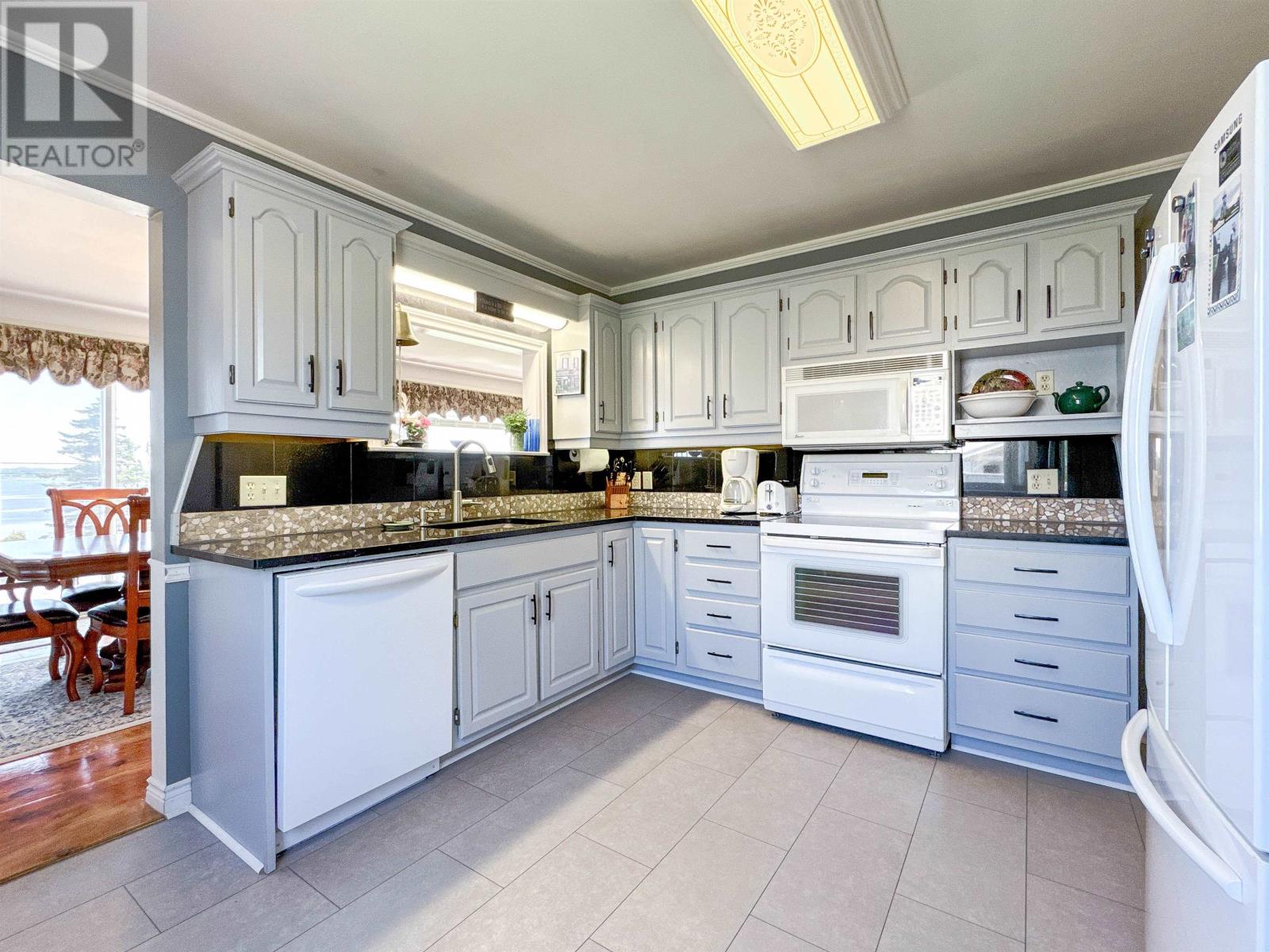 28 Lantern Hill Drive, North Rustico, Prince Edward Island  C0A 1N0 - Photo 11 - 202610436