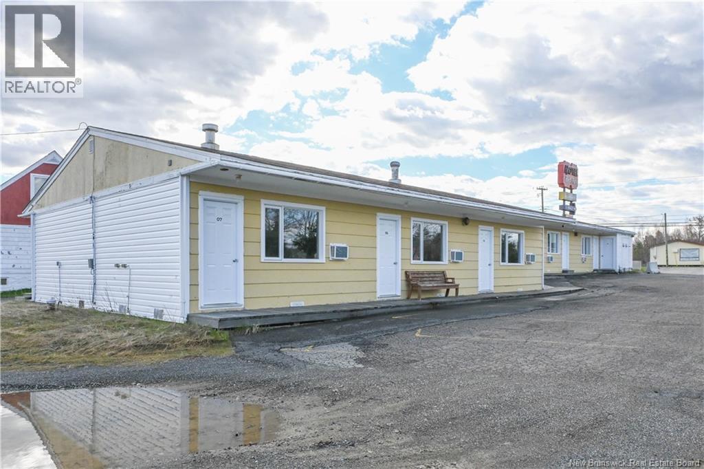 655 Saint-Pierre Ouest Boulevard, Caraquet, New Brunswick  E1W 1A2 - Photo 4 - NB131688