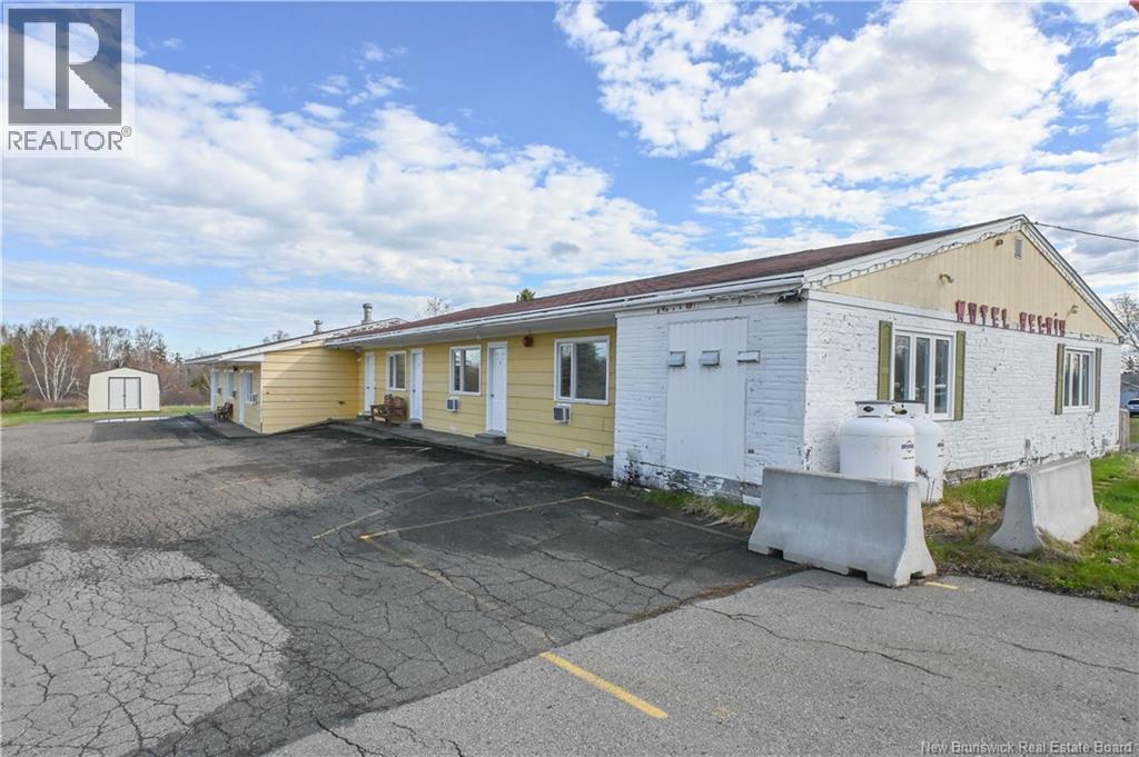 655 Saint-Pierre Ouest Boulevard, Caraquet, New Brunswick  E1W 1A2 - Photo 6 - NB131688