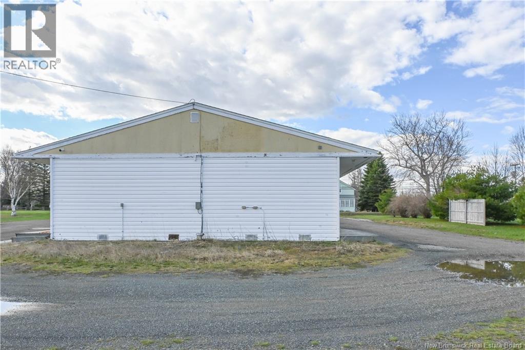 655 Saint-Pierre Ouest Boulevard, Caraquet, New Brunswick  E1W 1A2 - Photo 3 - NB131688