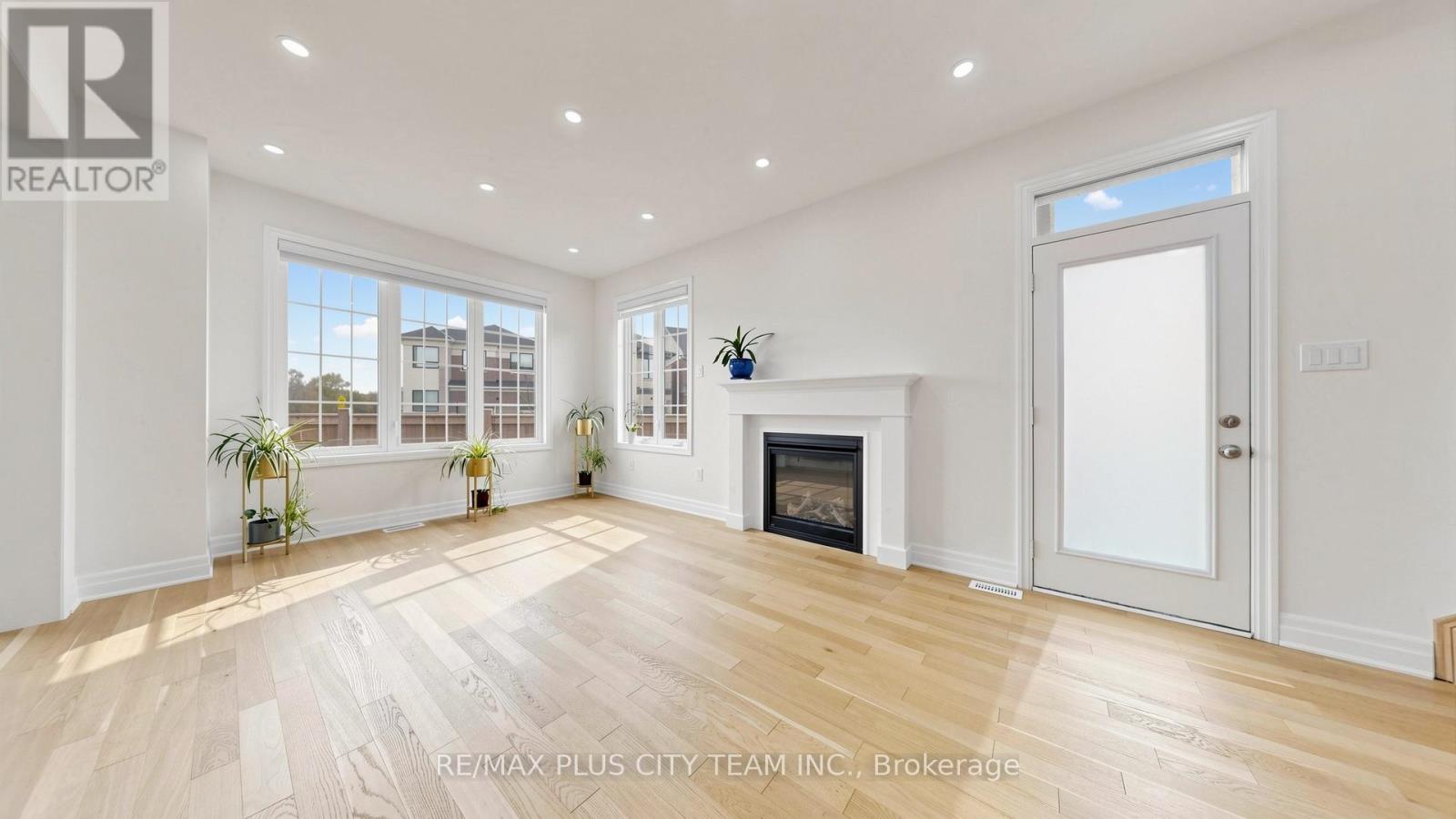 1 George Roman Avenue, Markham, Ontario  L6C 3L9 - Photo 5 - N13097428