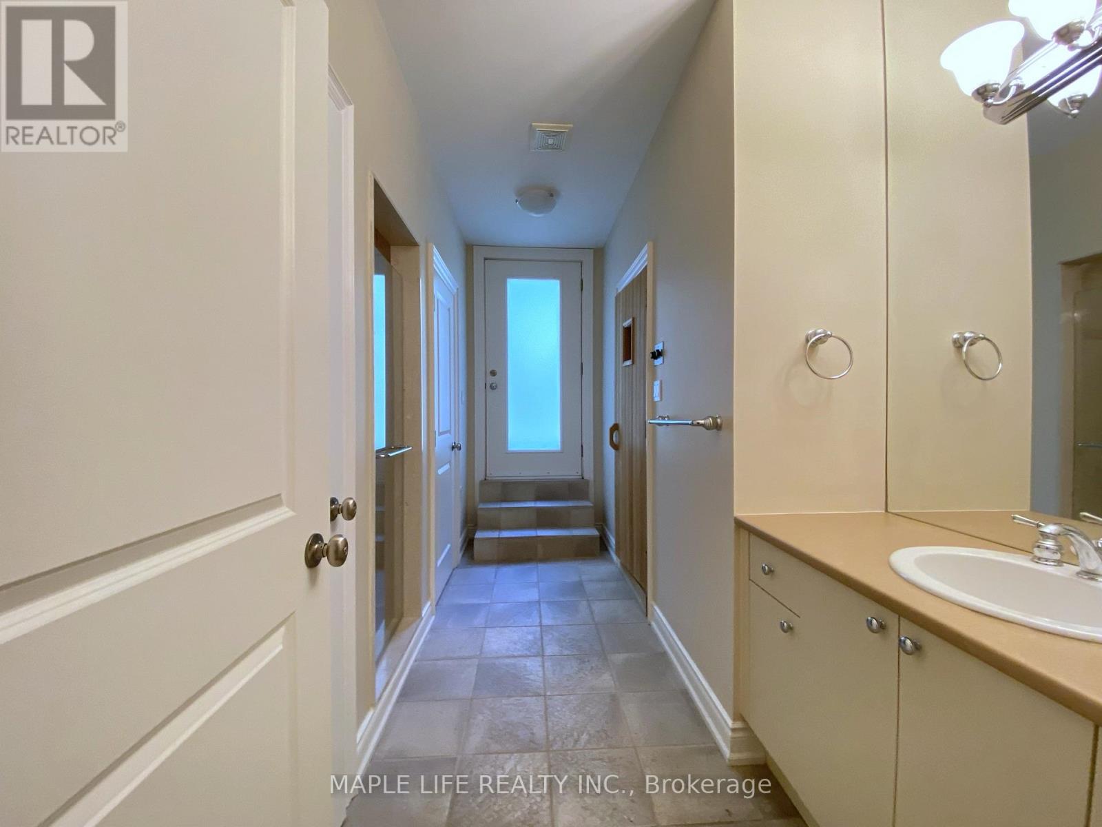 8 Crete Court, Toronto, Ontario  M3C 2N6 - Photo 34 - C13111266