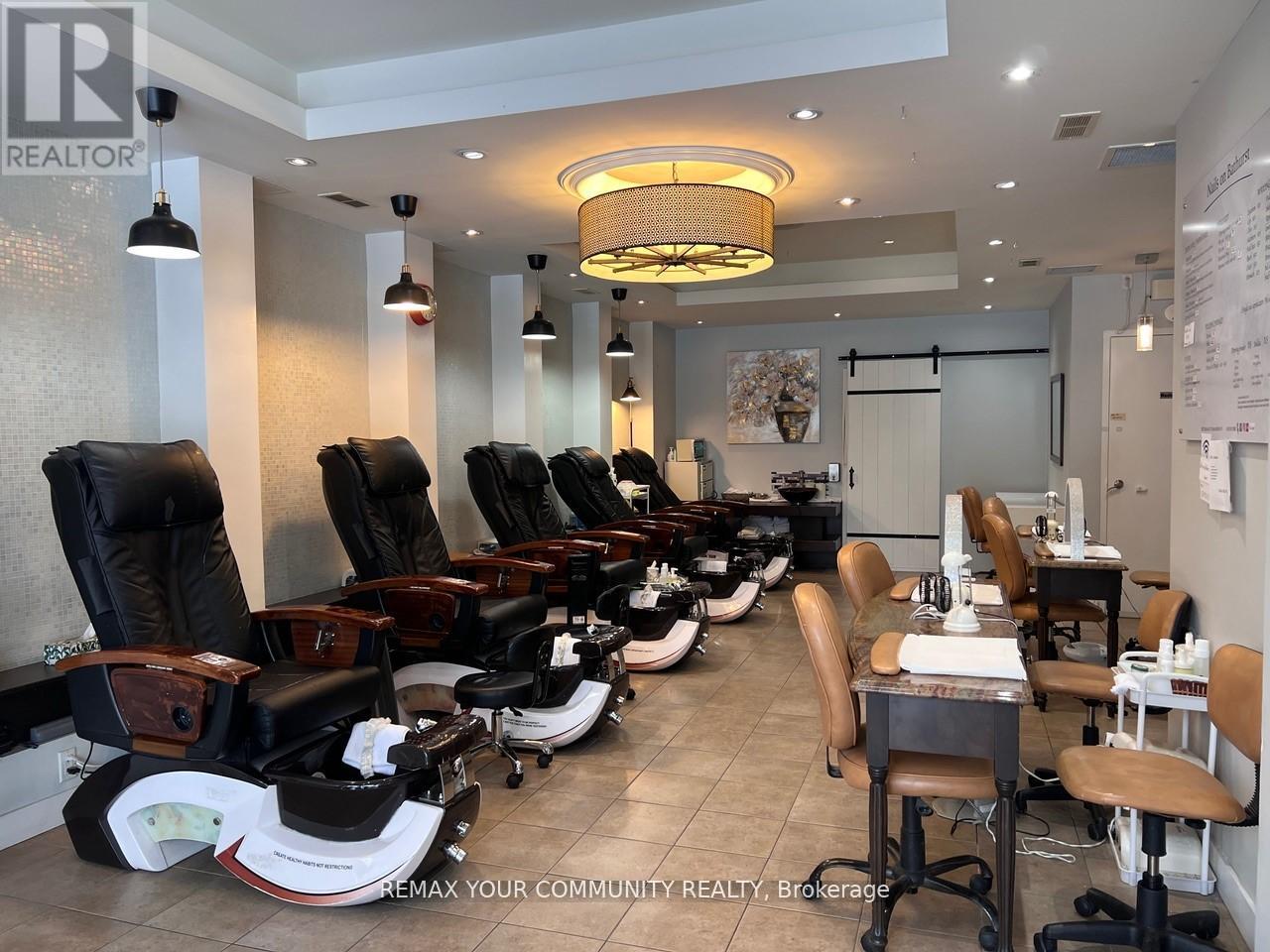 3887 BATHURST STREET, Toronto, Ontario