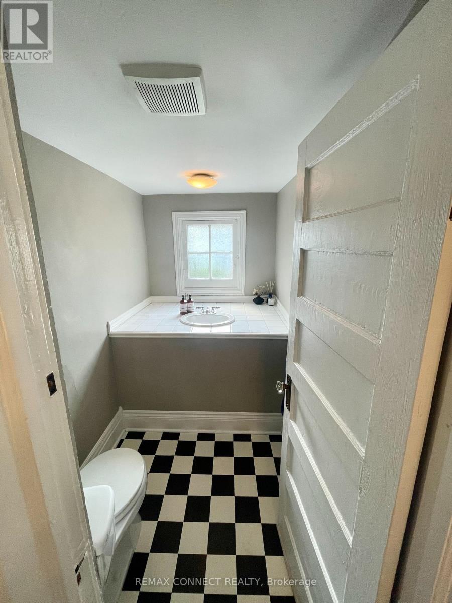 Main - 264 Sterling Road, Toronto, Ontario  M6R 2B9 - Photo 11 - C13111408