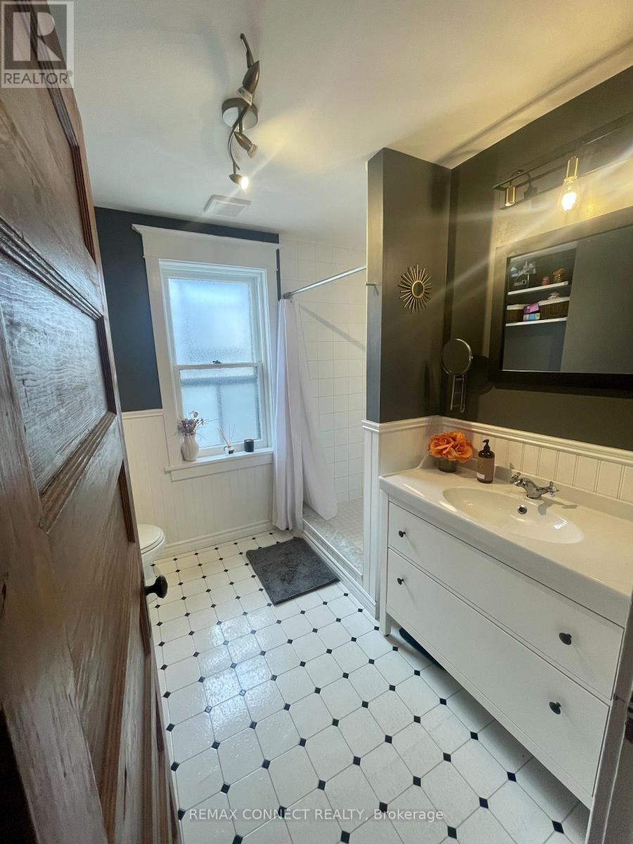 Main - 264 Sterling Road, Toronto, Ontario  M6R 2B9 - Photo 15 - C13111408