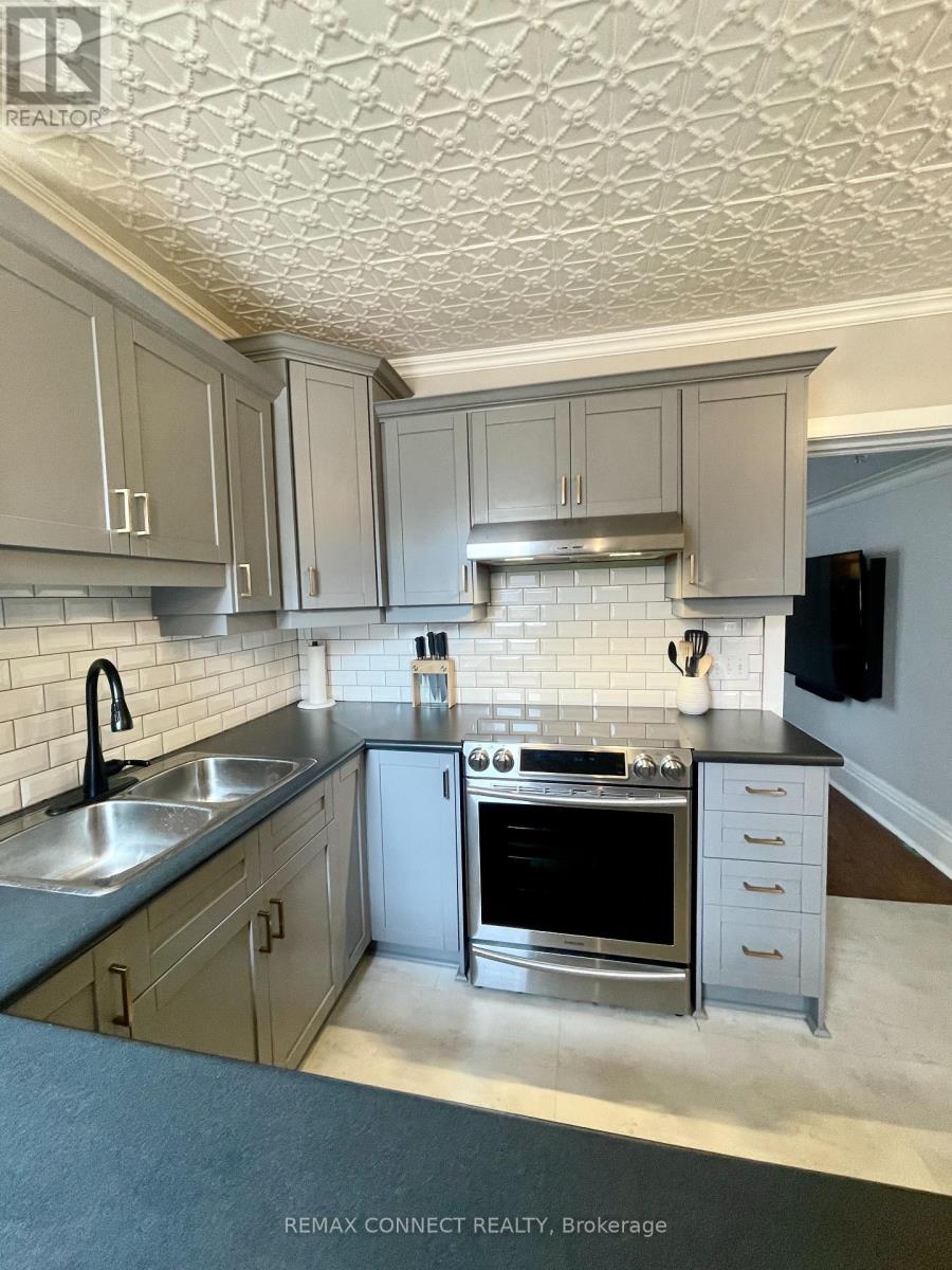 Main - 264 Sterling Road, Toronto, Ontario  M6R 2B9 - Photo 9 - C13111408