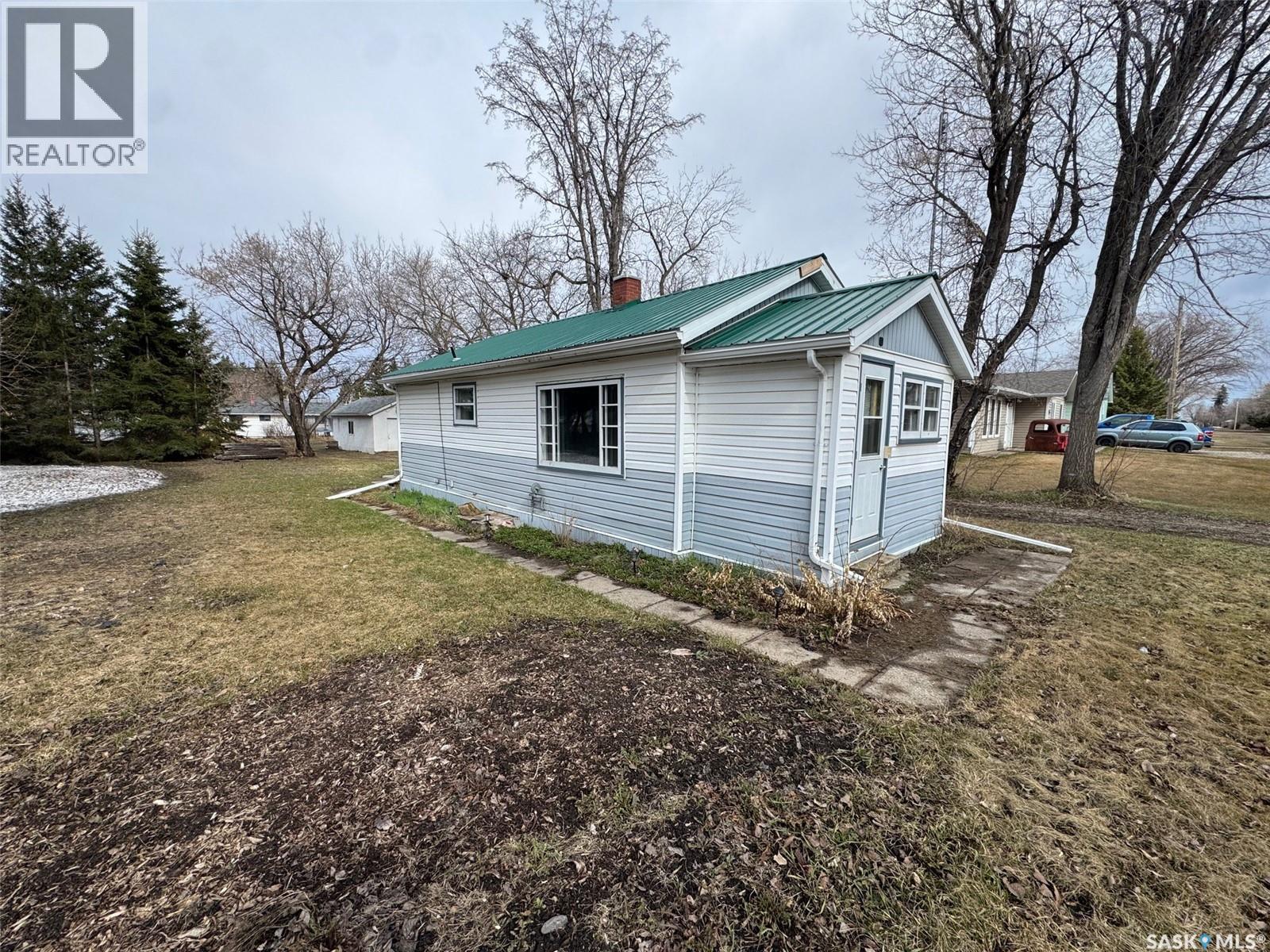 228 2nd Avenue, Spalding, Saskatchewan  S0K 4C0 - Photo 2 - SK035535