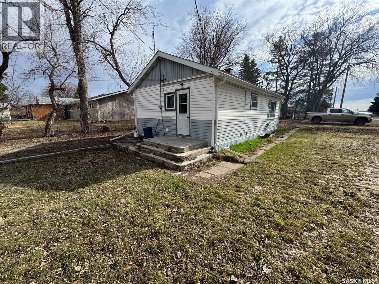 228 2nd Avenue, Spalding, Saskatchewan  S0K 4C0 - Photo 3 - SK035535