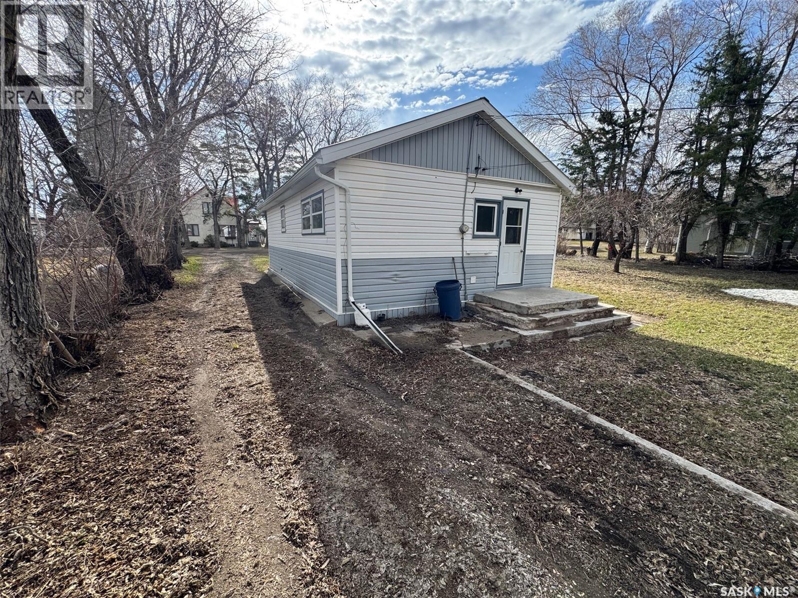 228 2nd Avenue, Spalding, Saskatchewan  S0K 4C0 - Photo 4 - SK035535