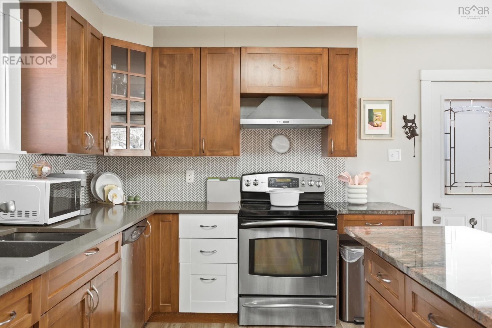 642 Herring Cove Road, Halifax, Nova Scotia  B3R 1X9 - Photo 22 - 202610433