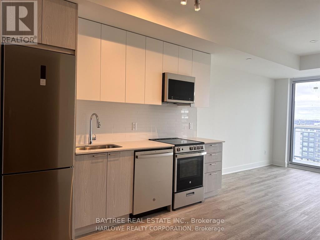 812 - 185 Deerfield Road, Newmarket, Ontario  L3Y 0G7 - Photo 2 - N13111254