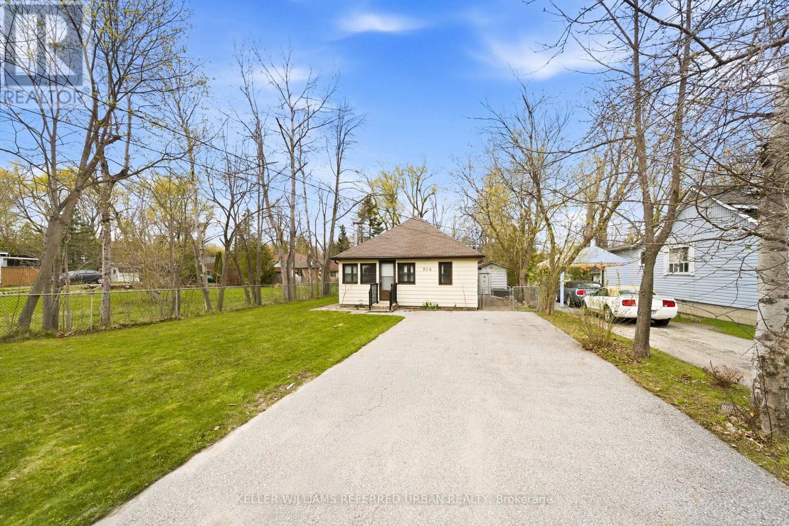 706 Chestnut Street, Innisfil, Ontario  L9S 2H8 - Photo 2 - N13111426