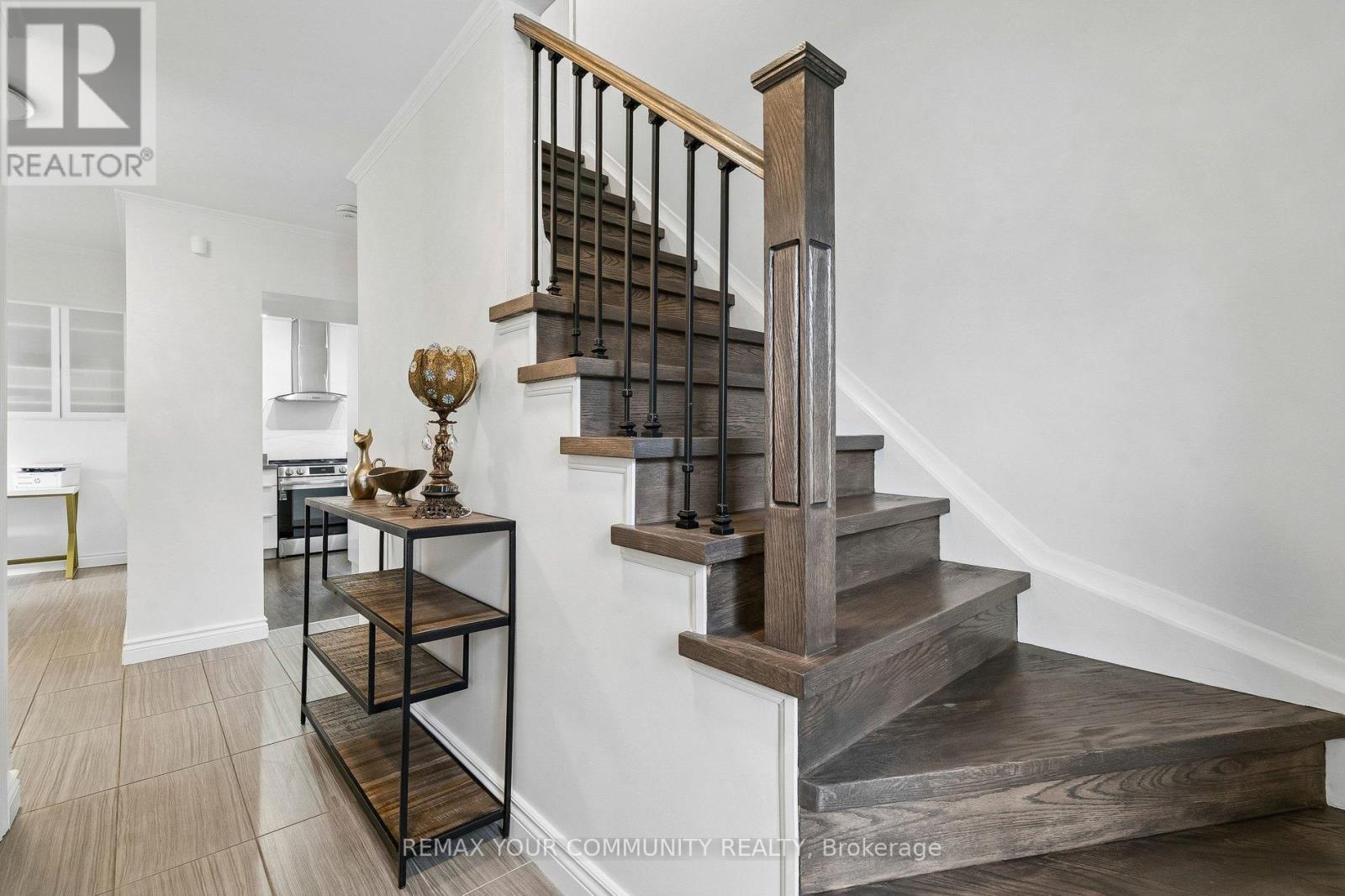 201 Lloyd Avenue, Newmarket, Ontario  L3Y 5L4 - Photo 3 - N13111448