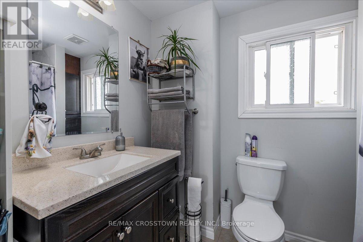 296 Saint Jean Street, Orillia, Ontario  L3V 4L4 - Photo 11 - S13111296